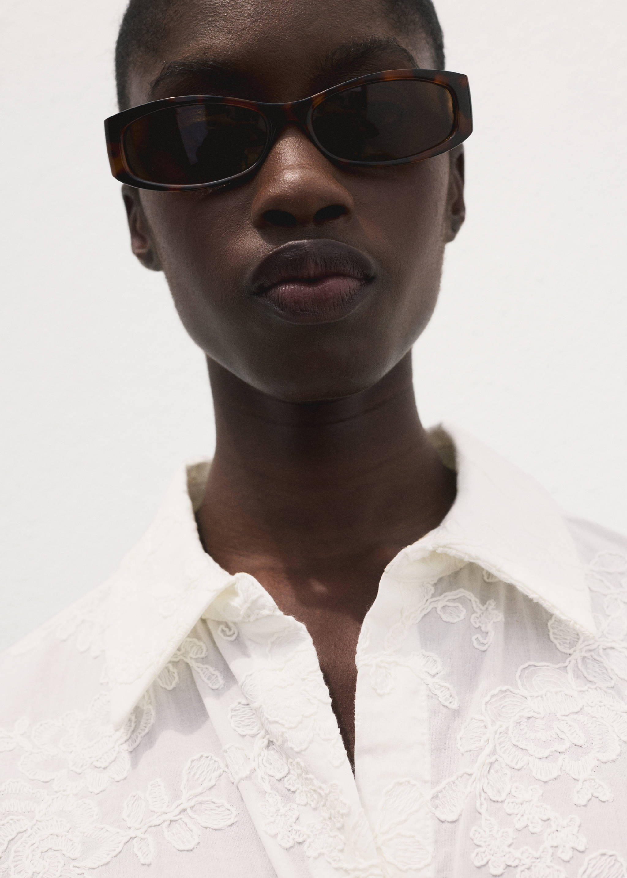 Embroidered shirt dress with belt - Details of the article 1