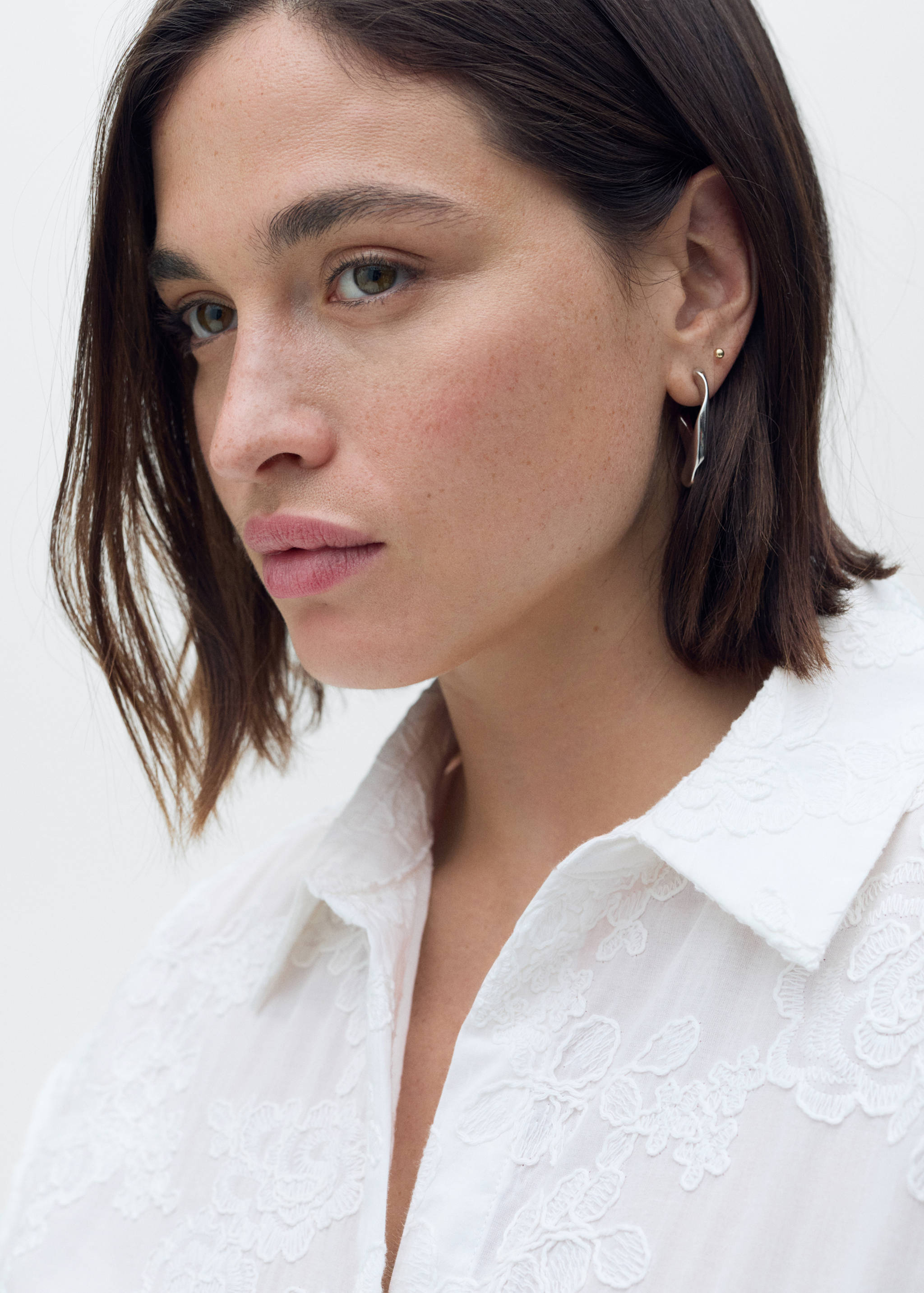 Embroidered shirt dress with belt - Details of the article 4