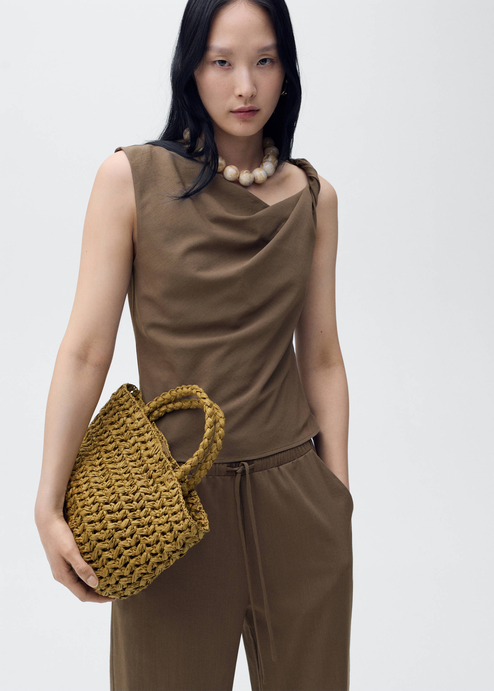 Top asimétrico tirante drapeado - Plano medio