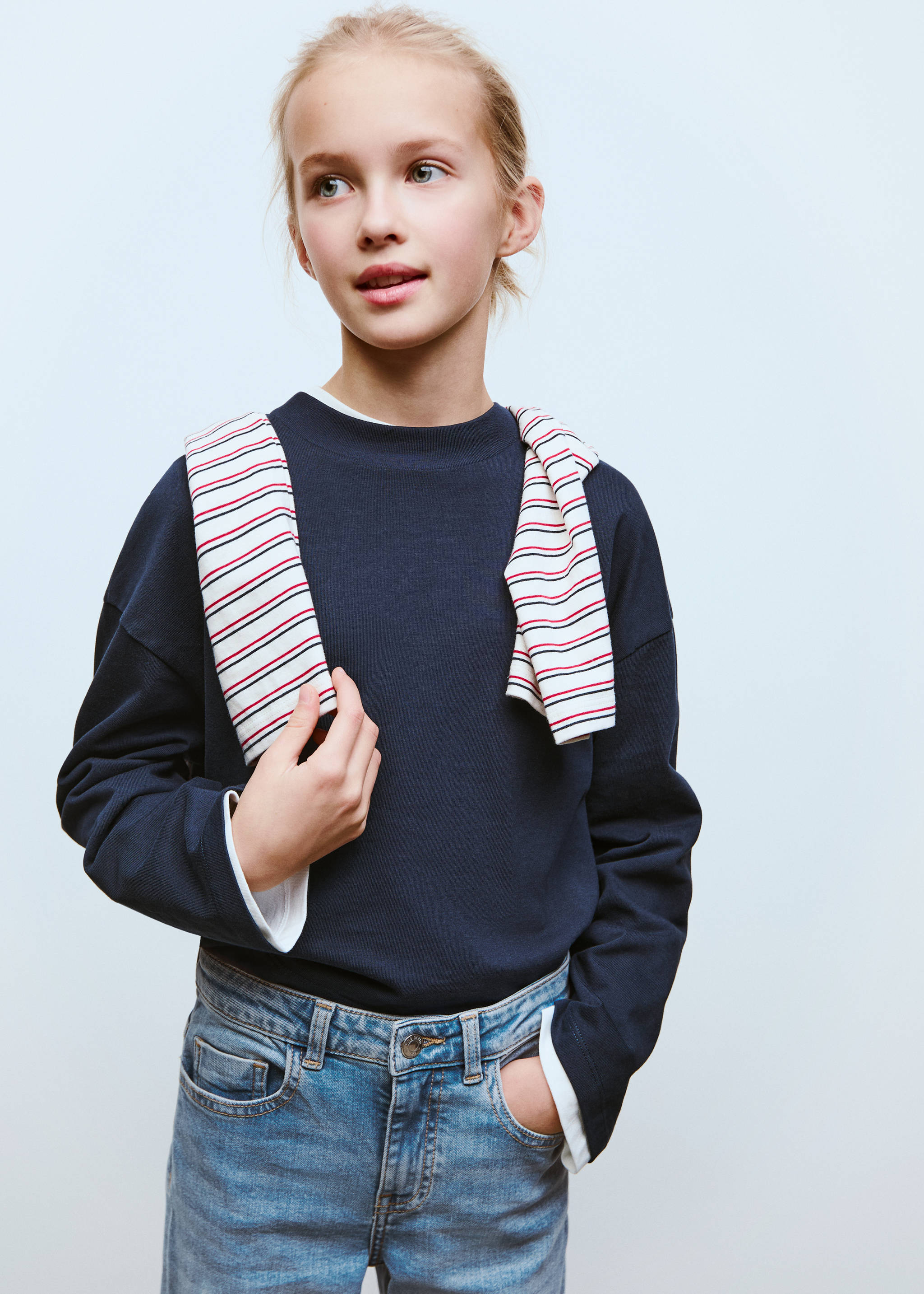 Jean flare ourlet effiloché - Plan moyen