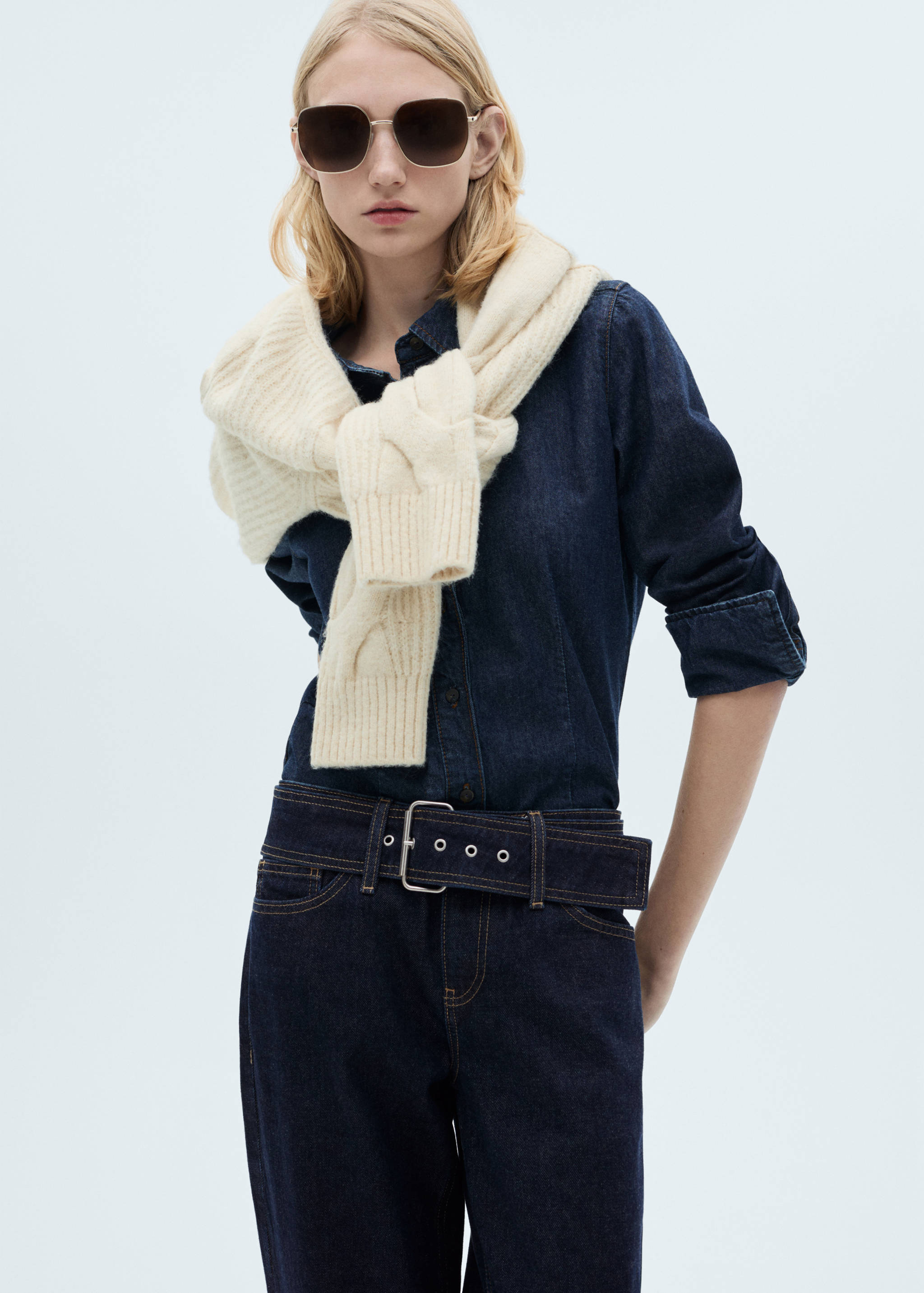 Low-rise straight jeans with belt - Details of the article 1