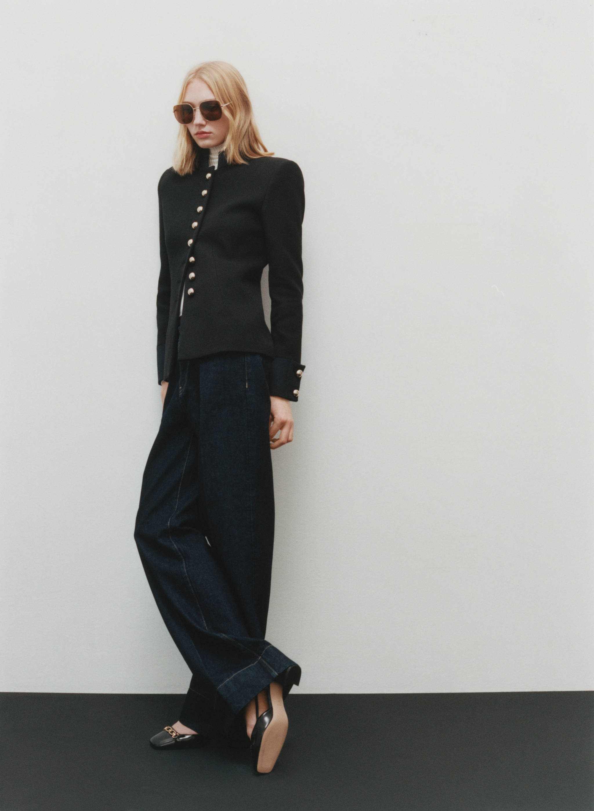 Wide leg mid-rise jeans - Details of the article 7