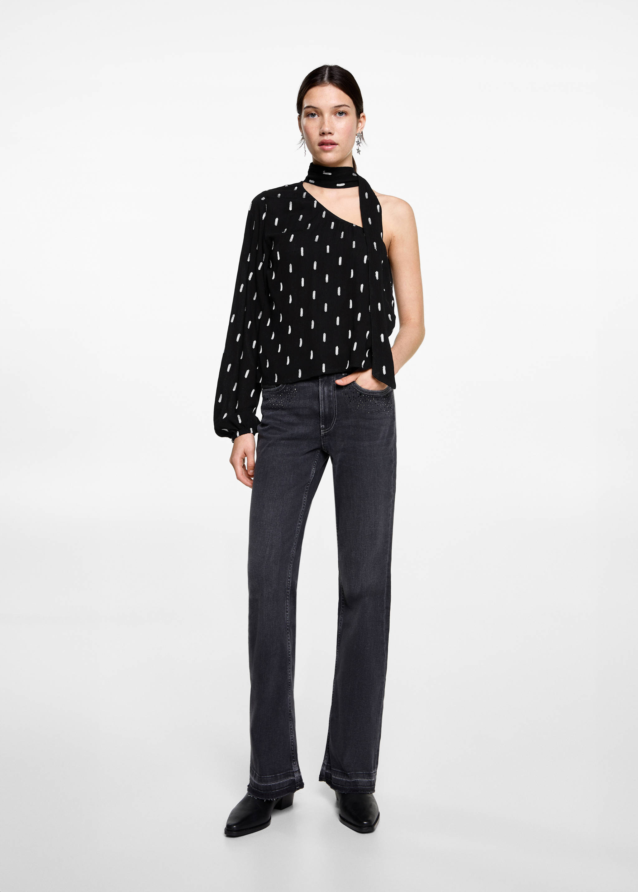 Asymmetrical printed blouse - General plane