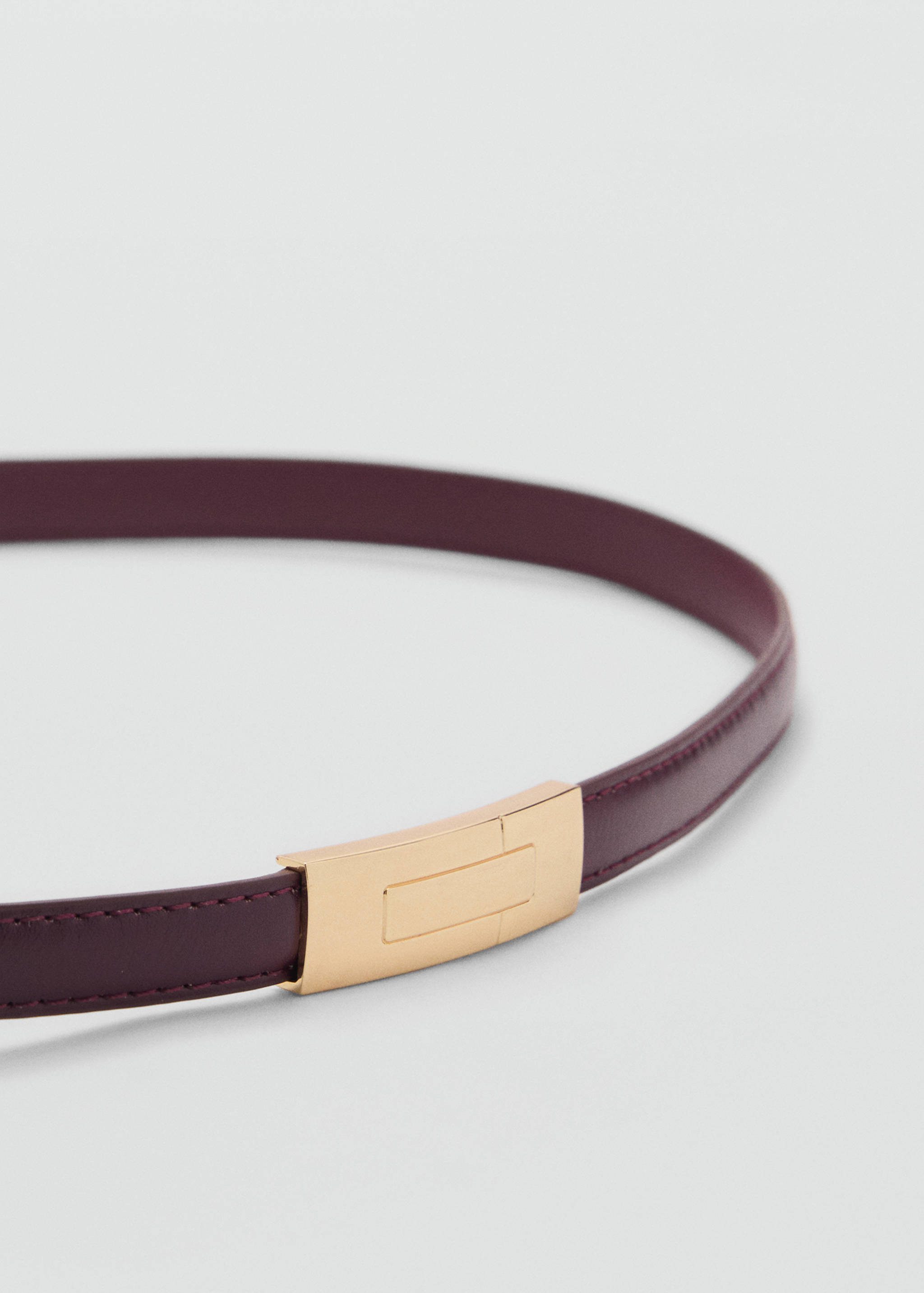 Ceinture fine boucle métallique - Plan moyen