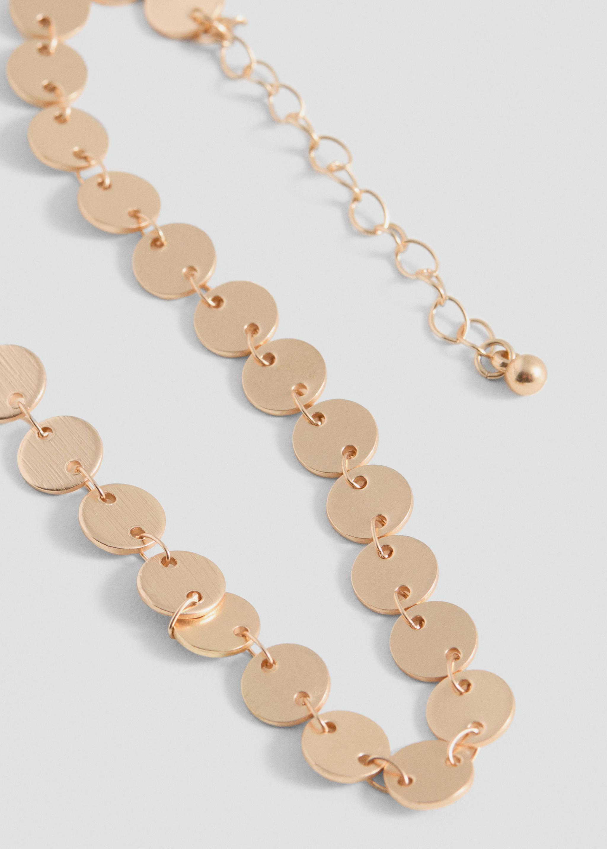 Ensemble collier et boucles d'oreilles - Plan moyen