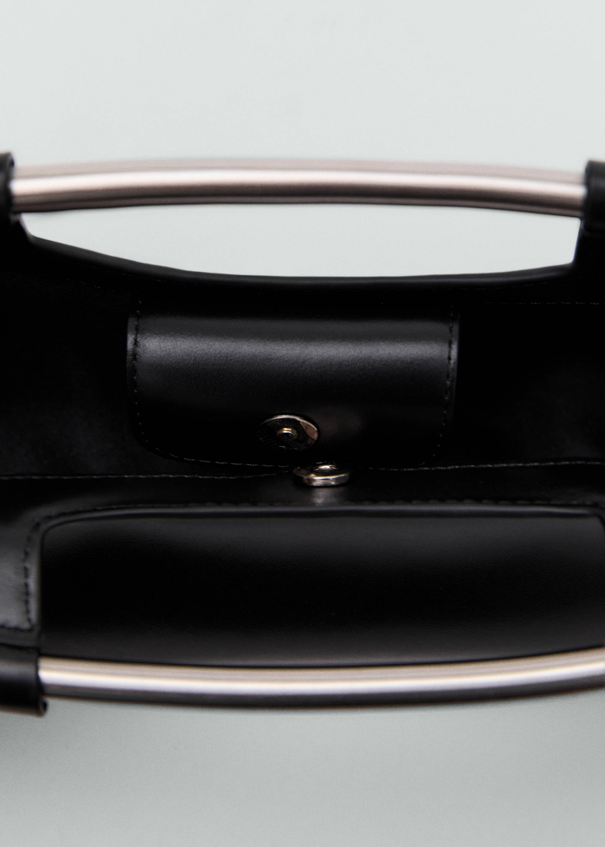 Leather bag with metal handle - Details of the article 3