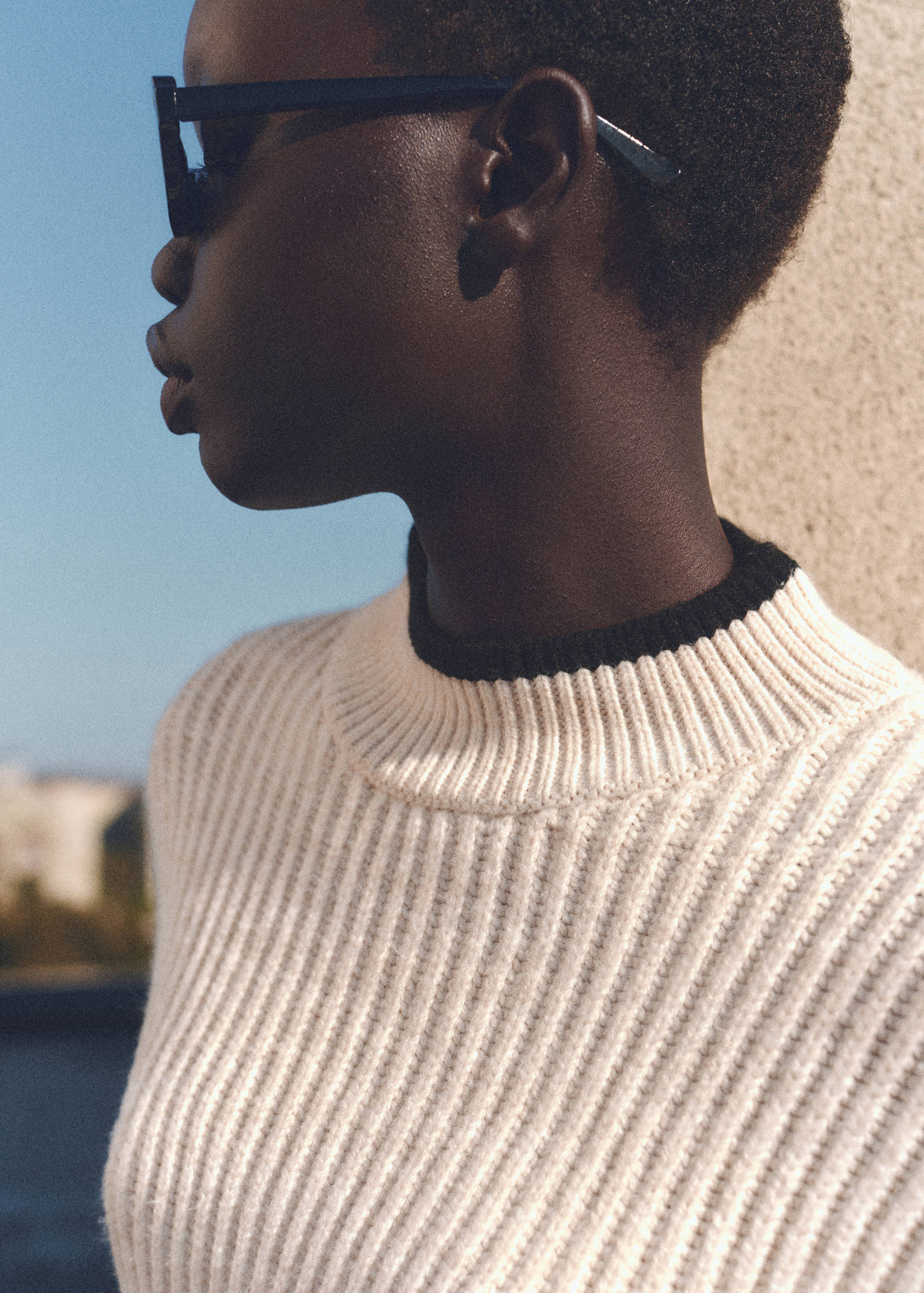 Perkins-neck sweater with contrasting details - Details of the article 1