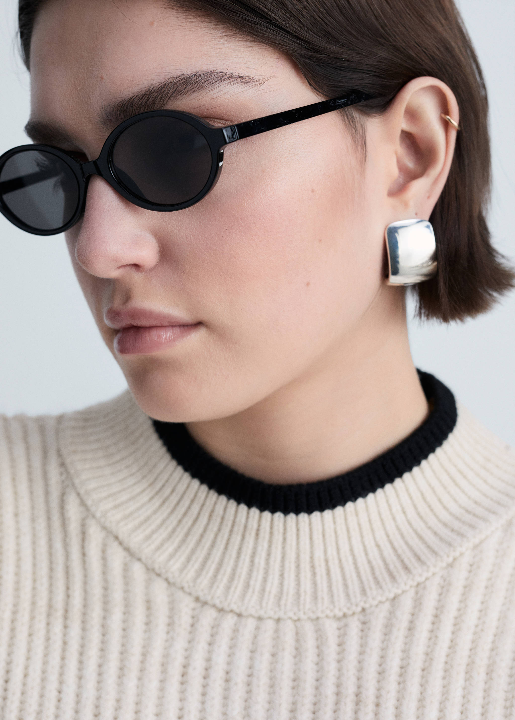 Perkins-neck sweater with contrasting details - Details of the article 4