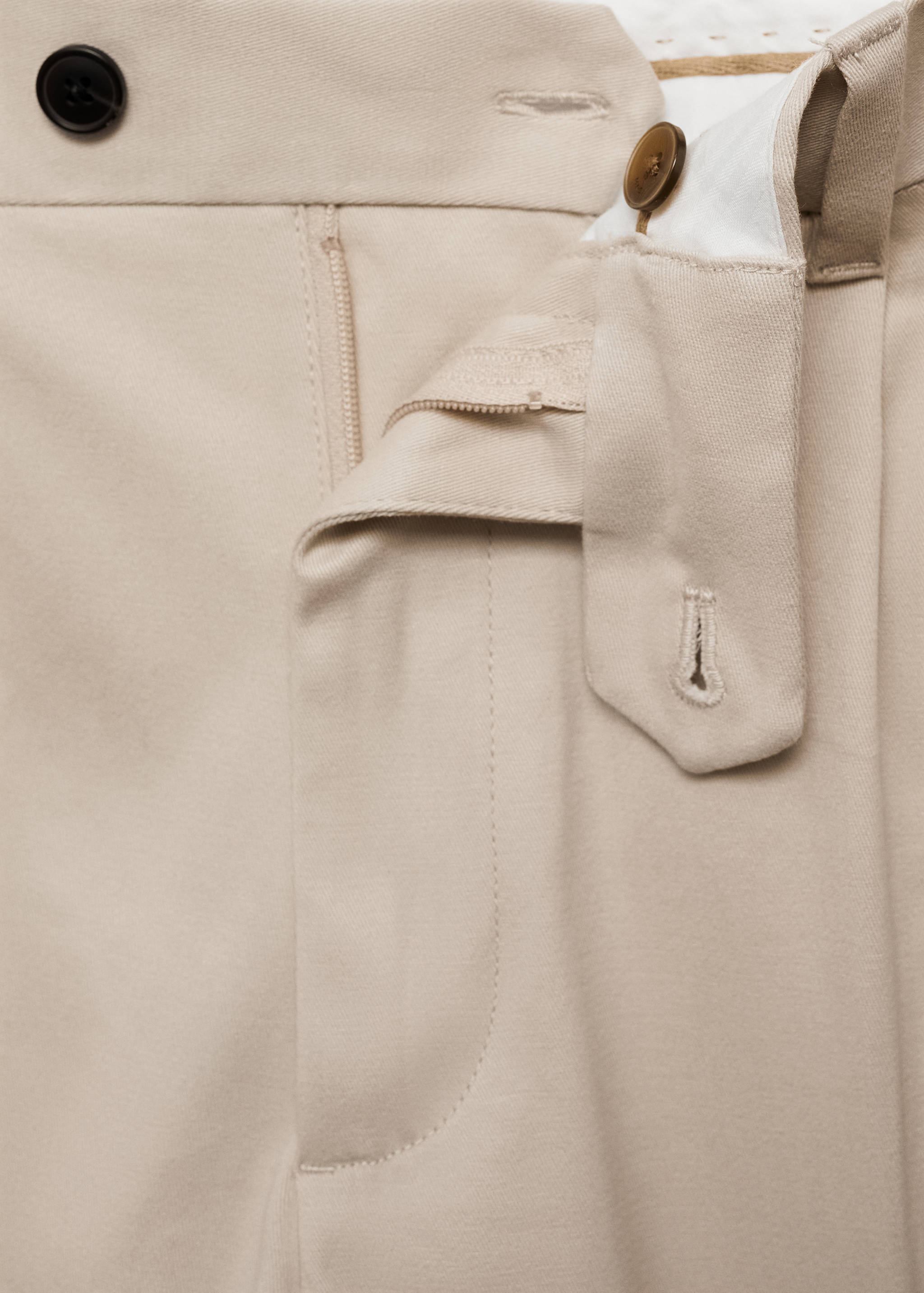 Pleated trousers under cuff - Details of the article 0