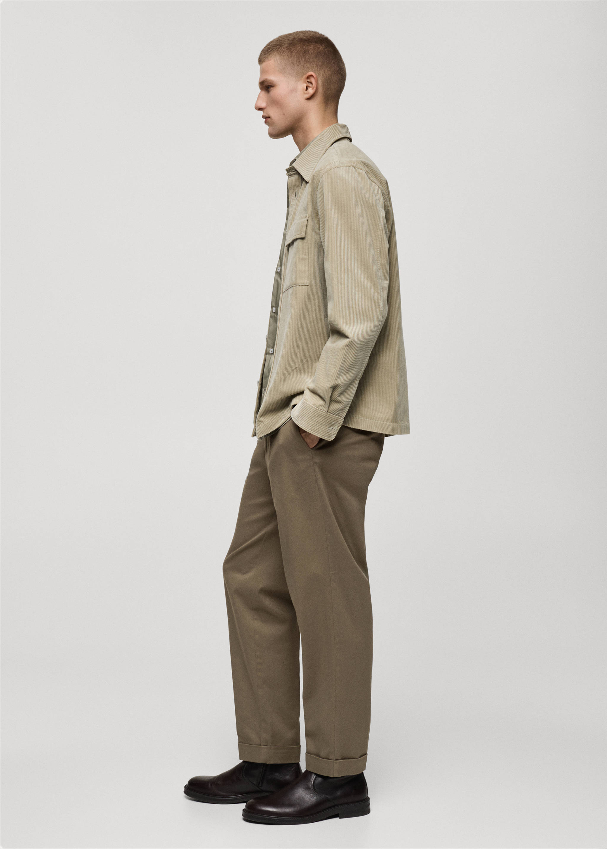 Pleated trousers under cuff - Details of the article 2