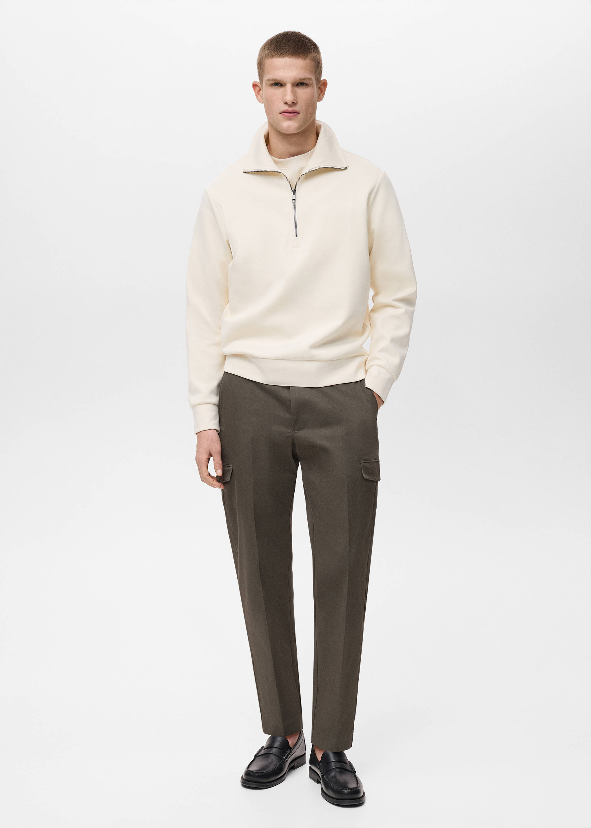 Pantalón cargo algodón regular fit - Plano general, Khaki. Ref: 87030580-00.