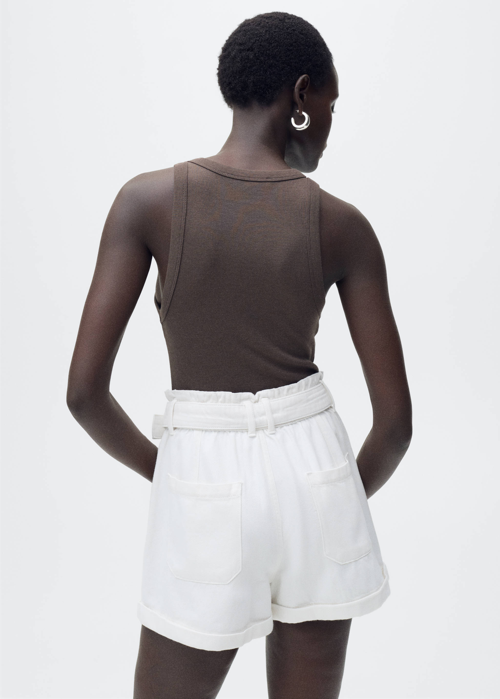 Shorts paperbag amb cinturó i vora girada - Revers de l'article