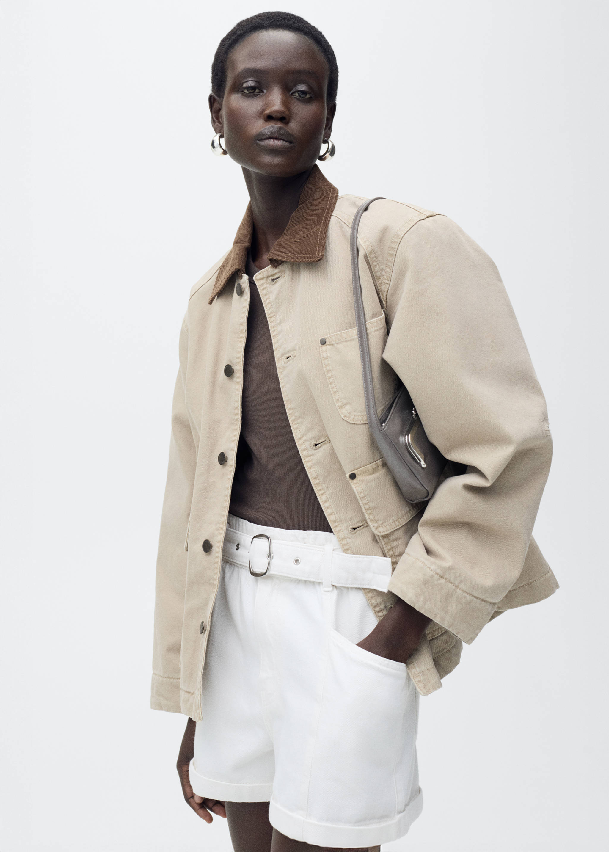 Shorts paperbag amb cinturó i vora girada - Detall de l'article 1