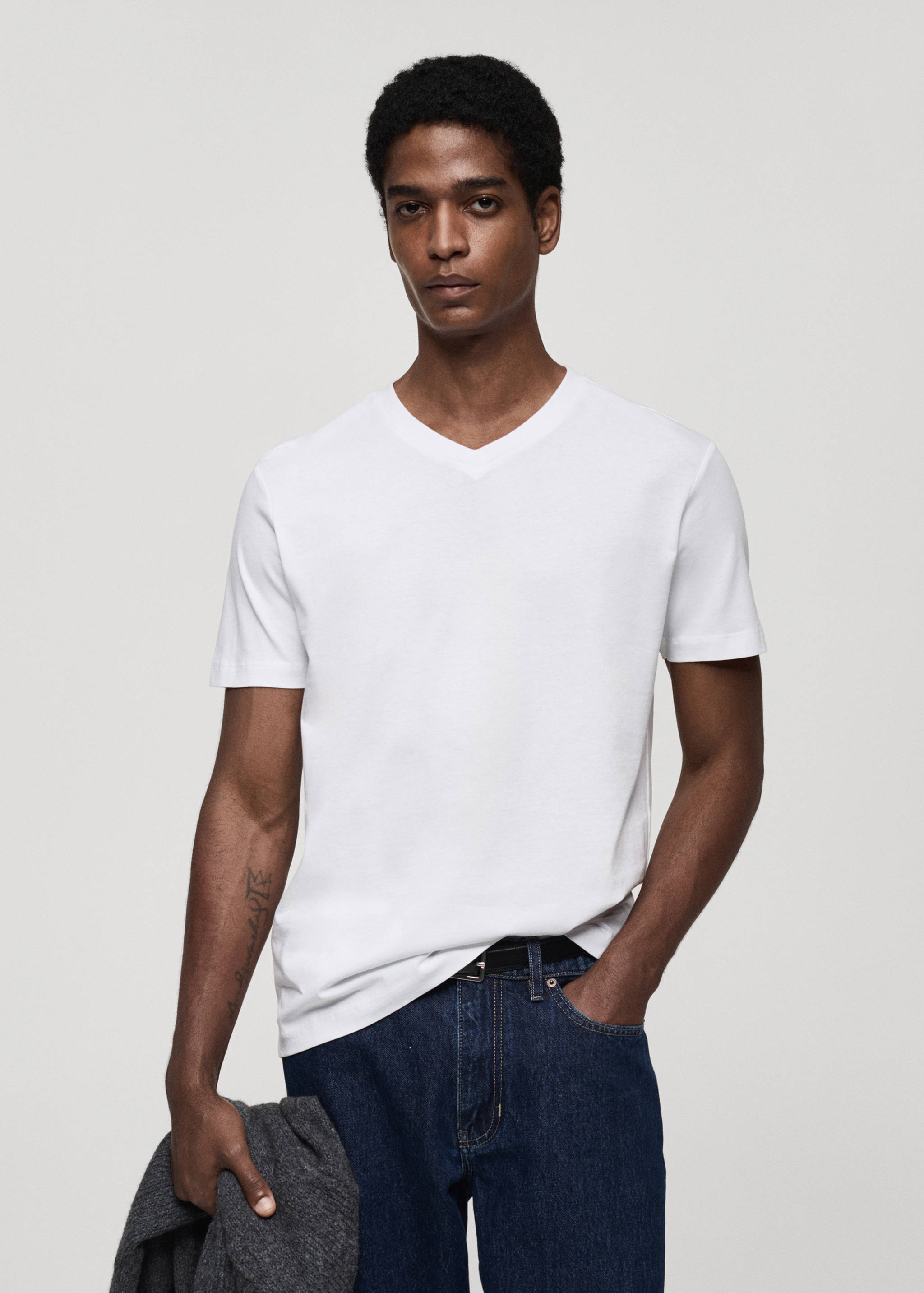 100% cotton slim-fit V-neck t-shirt - Medium plane