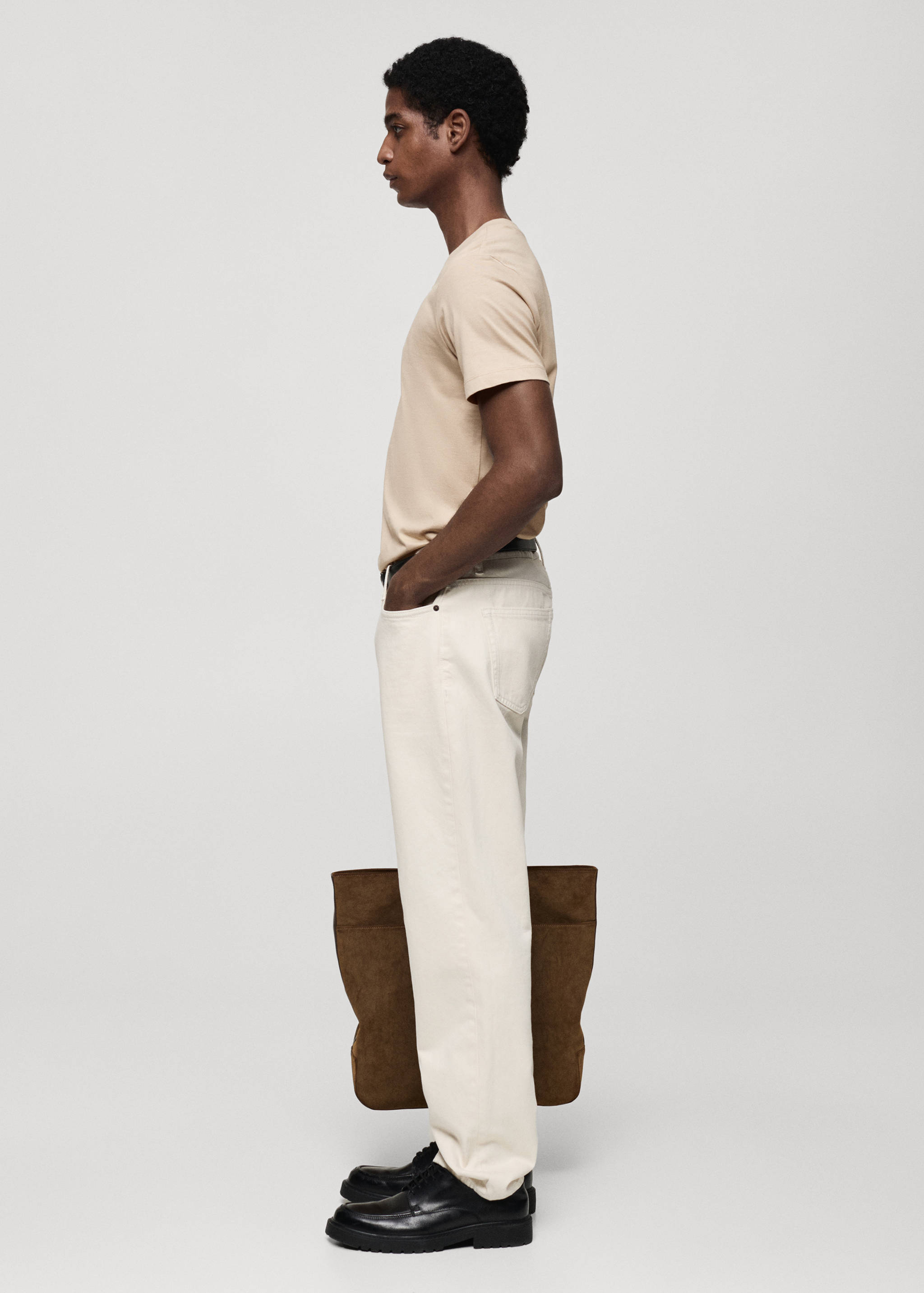 100% cotton slim-fit V-neck t-shirt - Details of the article 2