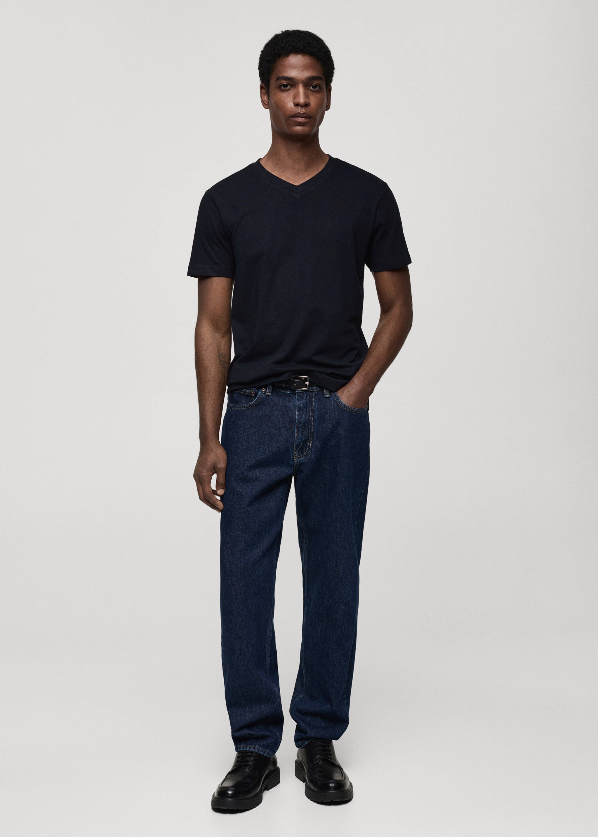 100% cotton slim-fit V-neck t-shirt - General plane