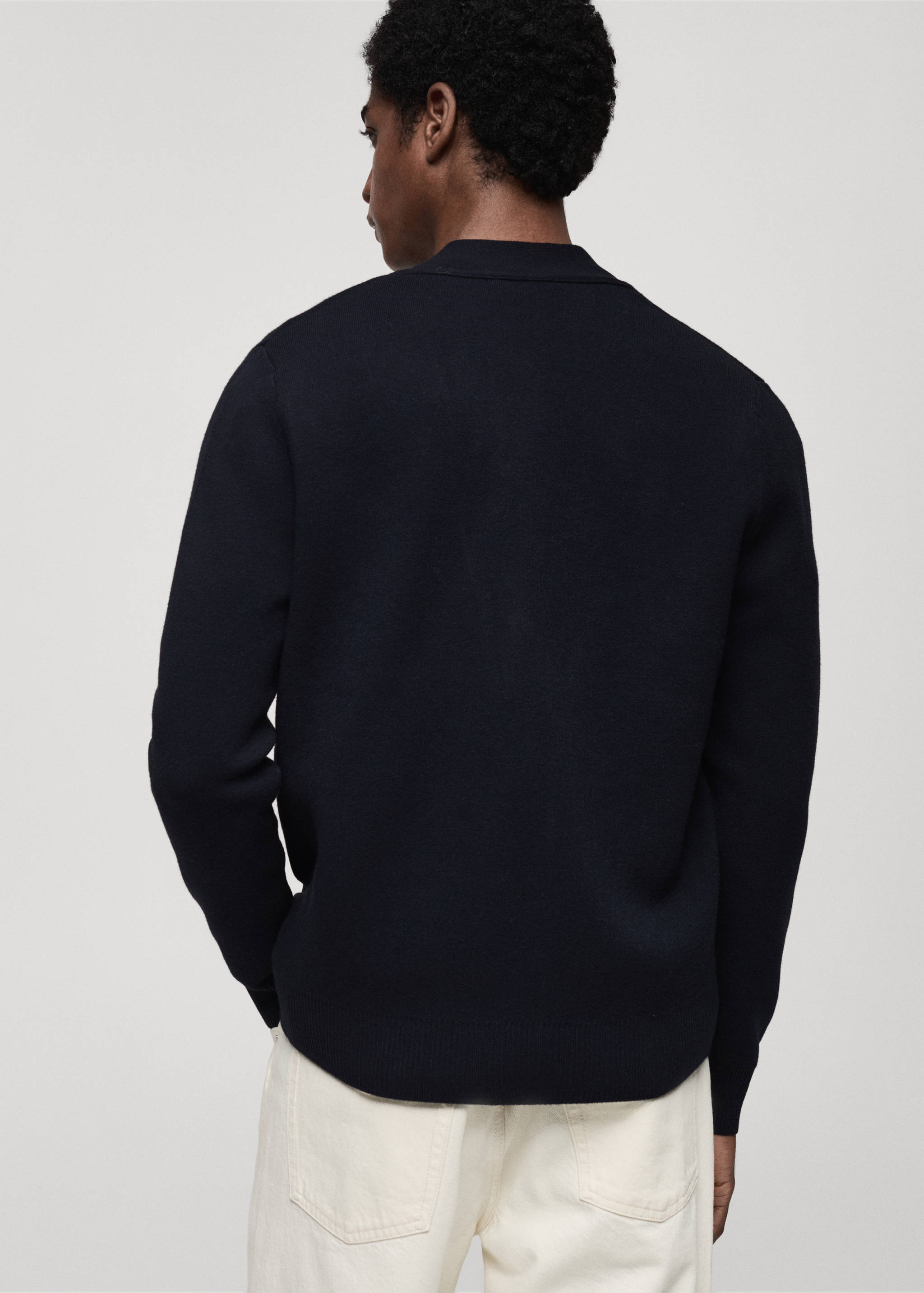 Вязаный кардиган с пуговицами - Обратная сторона изделия