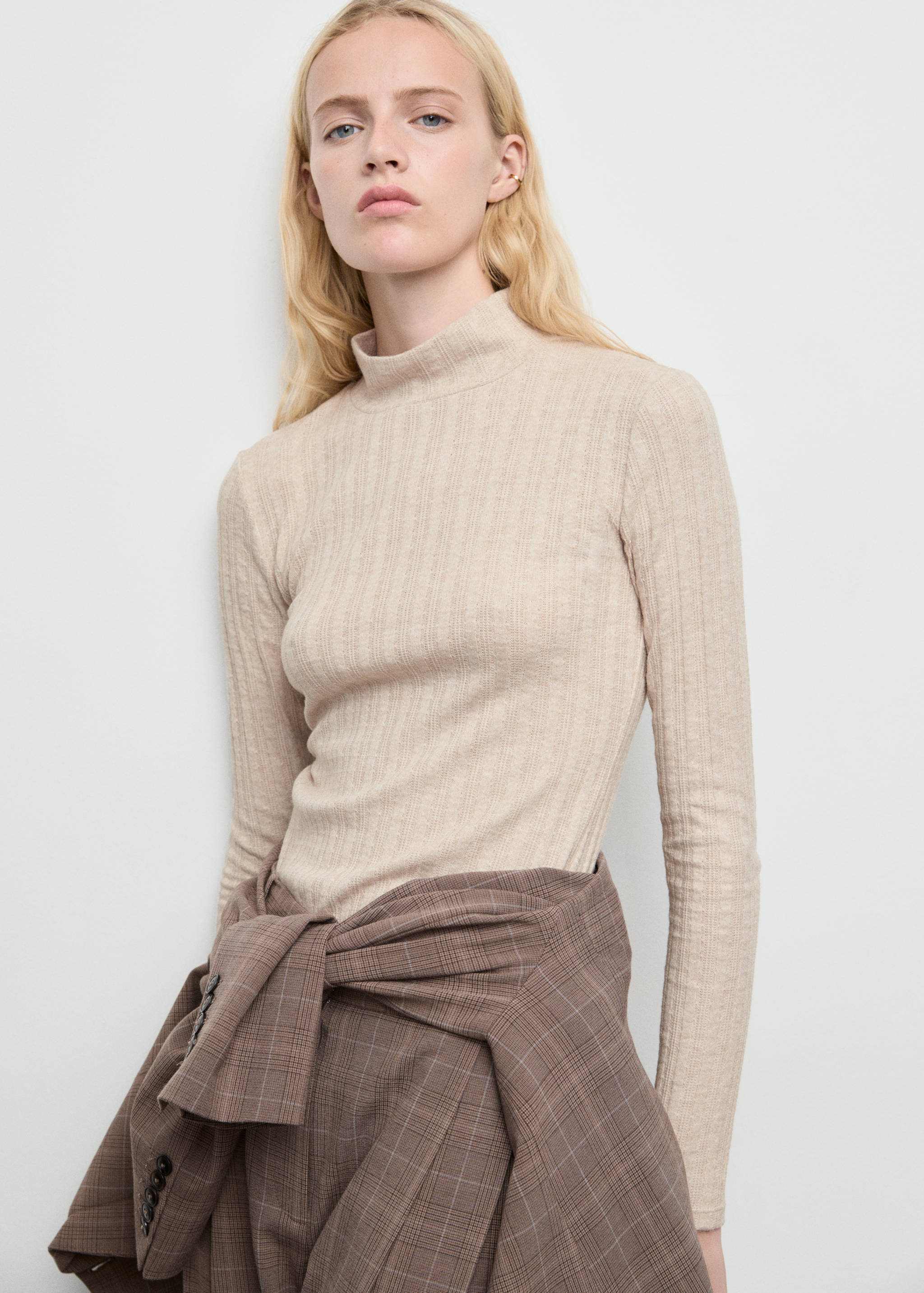 Ribbed high neck t-shirt - Medium plane