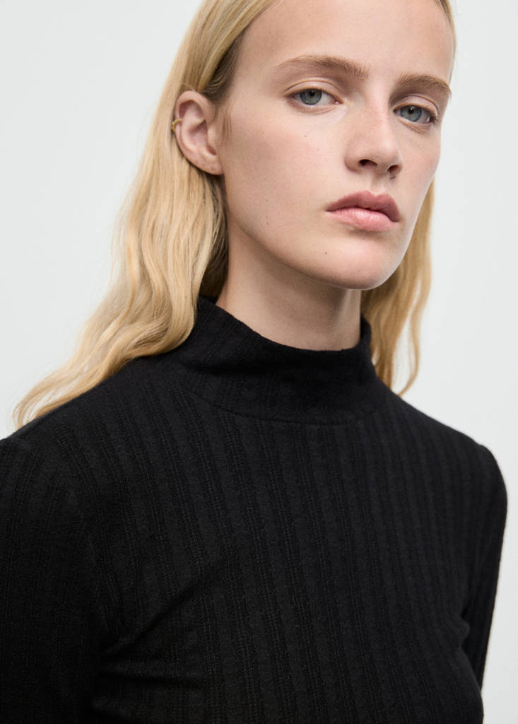 Ribbed high neck t-shirt — Black