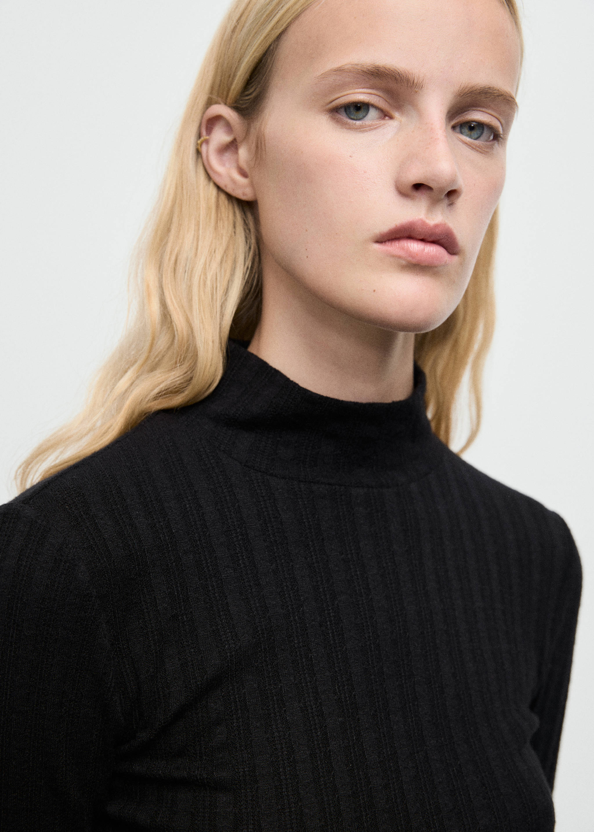 Ribbed high neck t-shirt - Details of the article 1