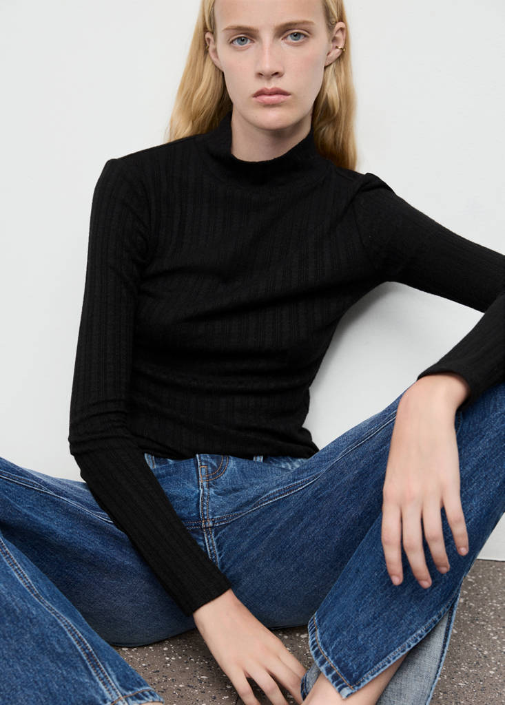 Ribbed high neck t-shirt — Black