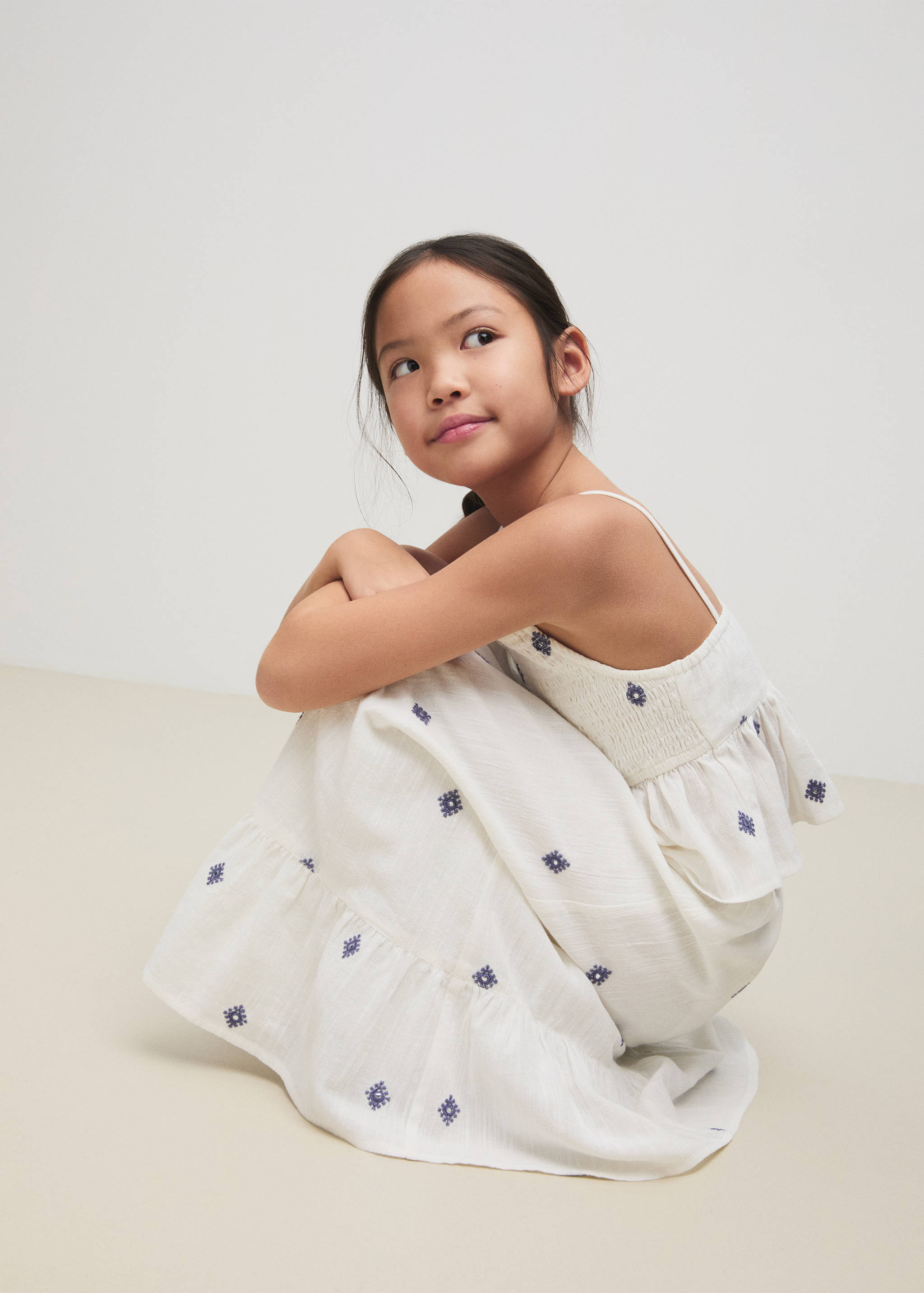 Ruffled blouse with embroidered details - Medium plane