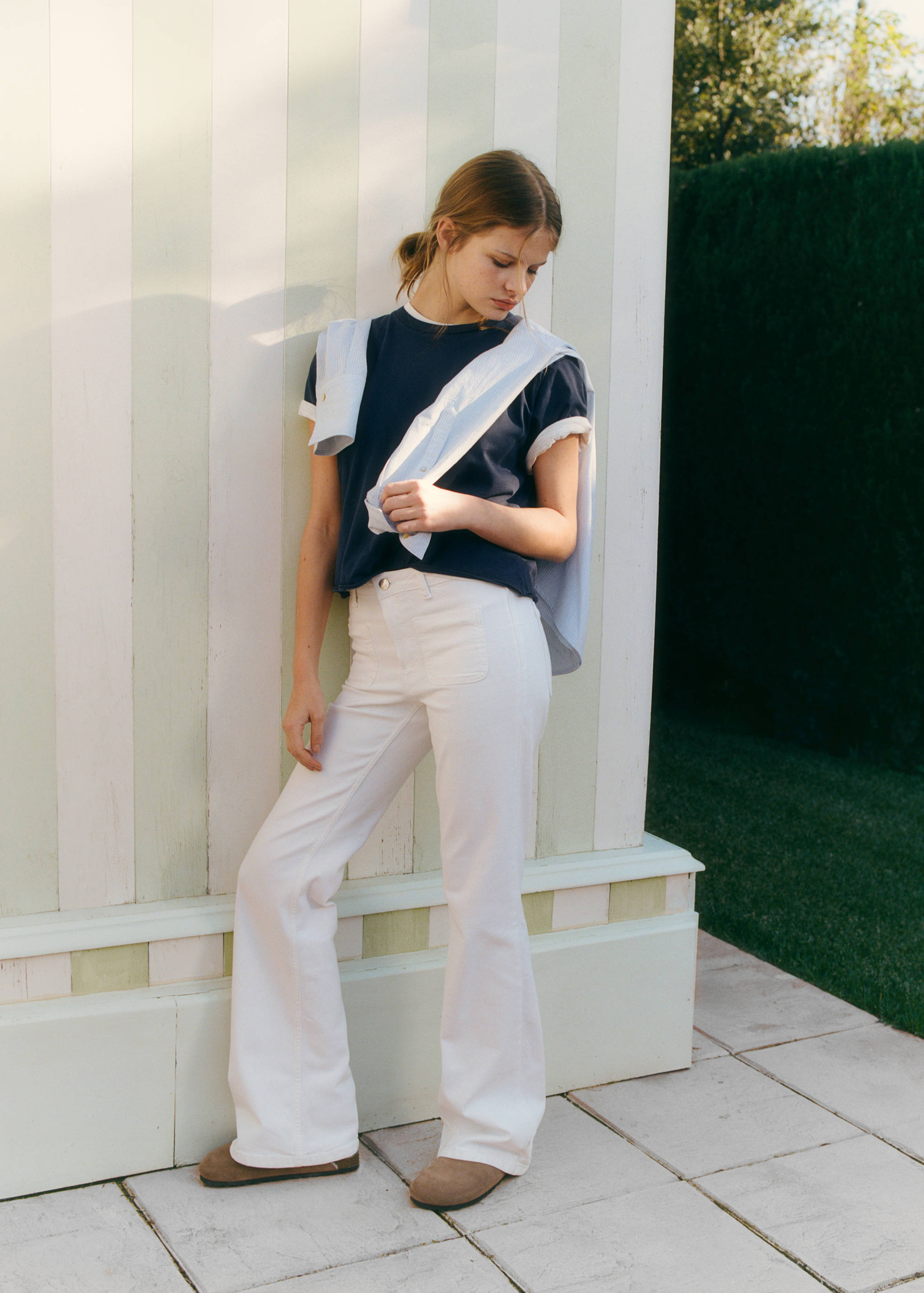 Flared jeans with pocket - Details of the article 5