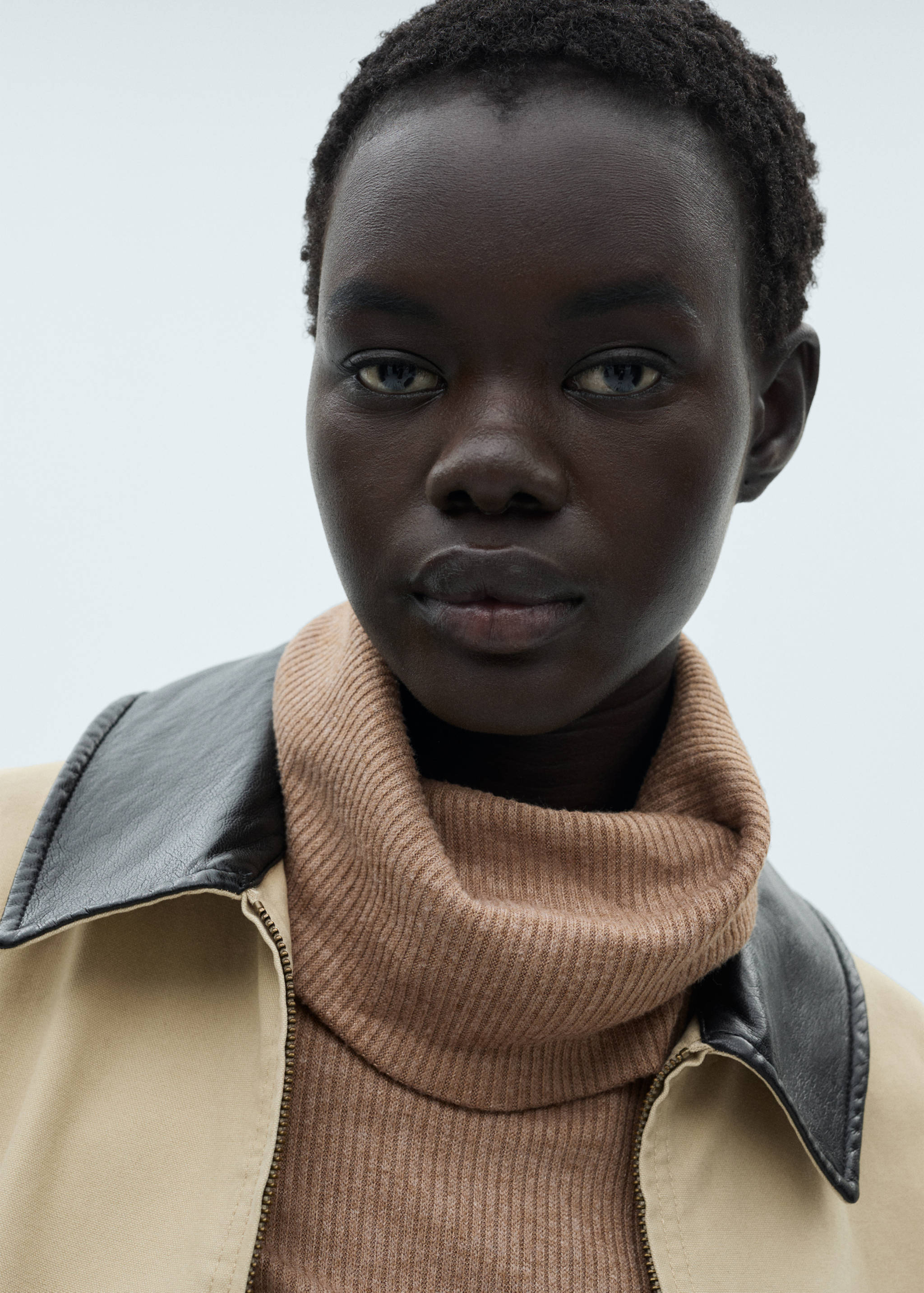 T-shirt côtelé col roulé - Détail de l'article 1