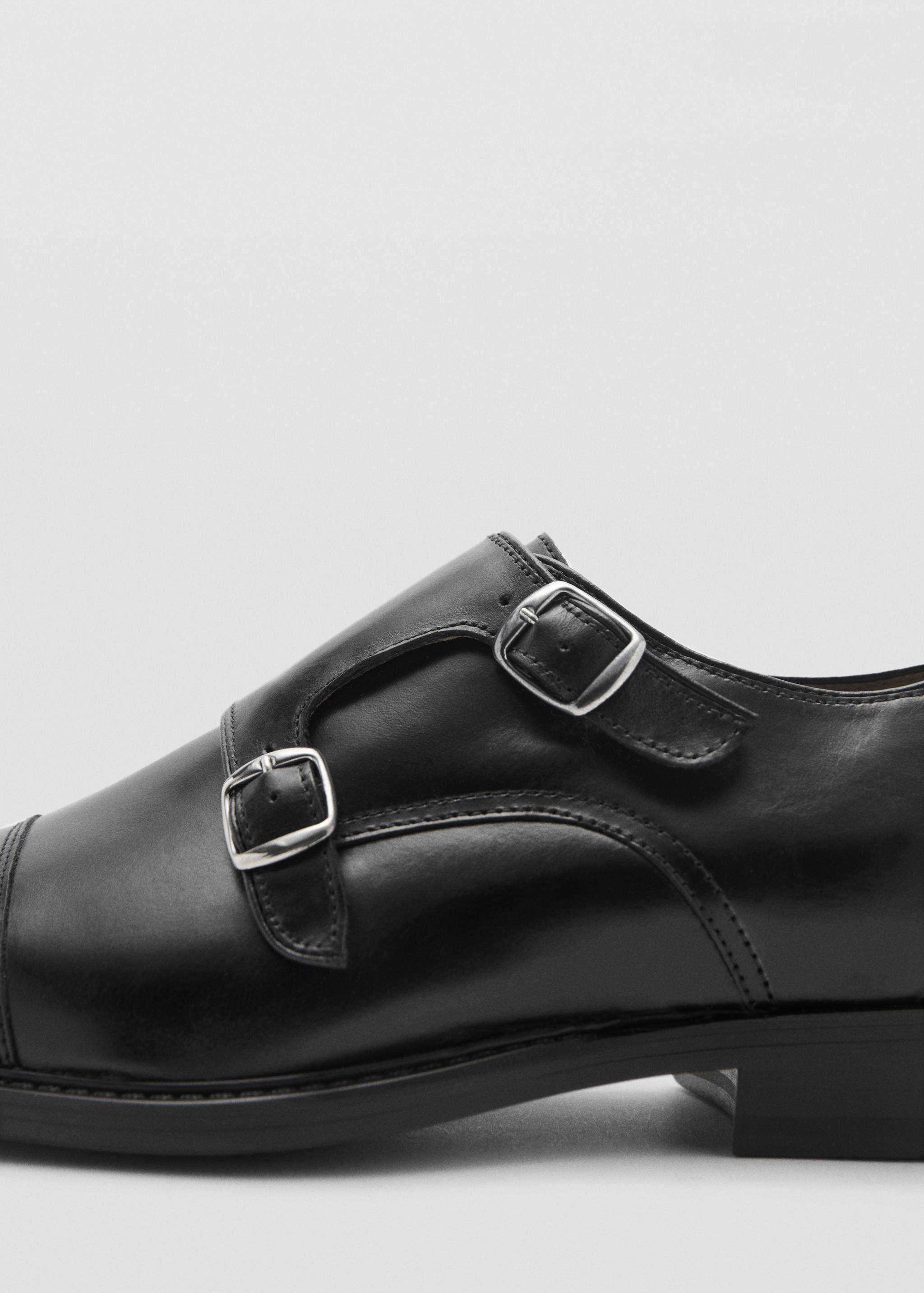 Double buckle leather shoe - Details of the article 2