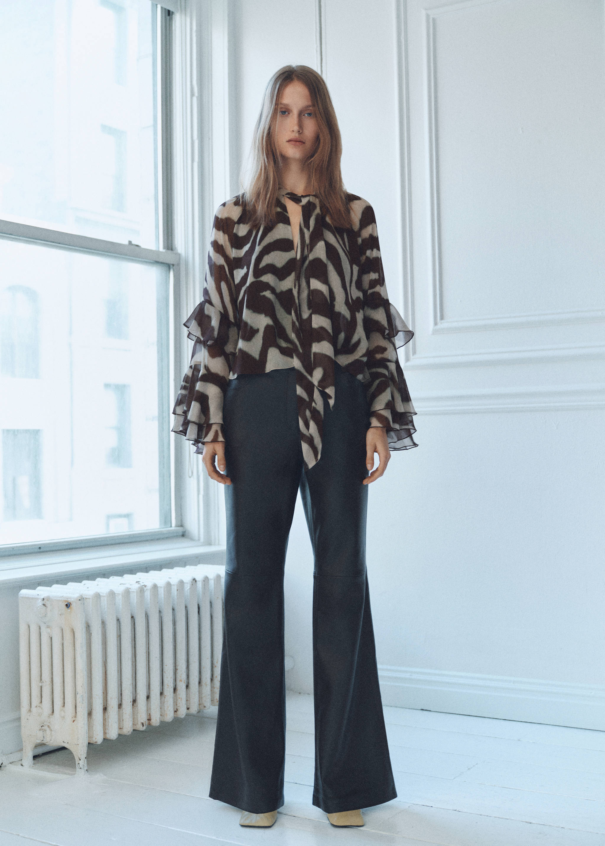 Printed blouse with flared sleeves - General plane