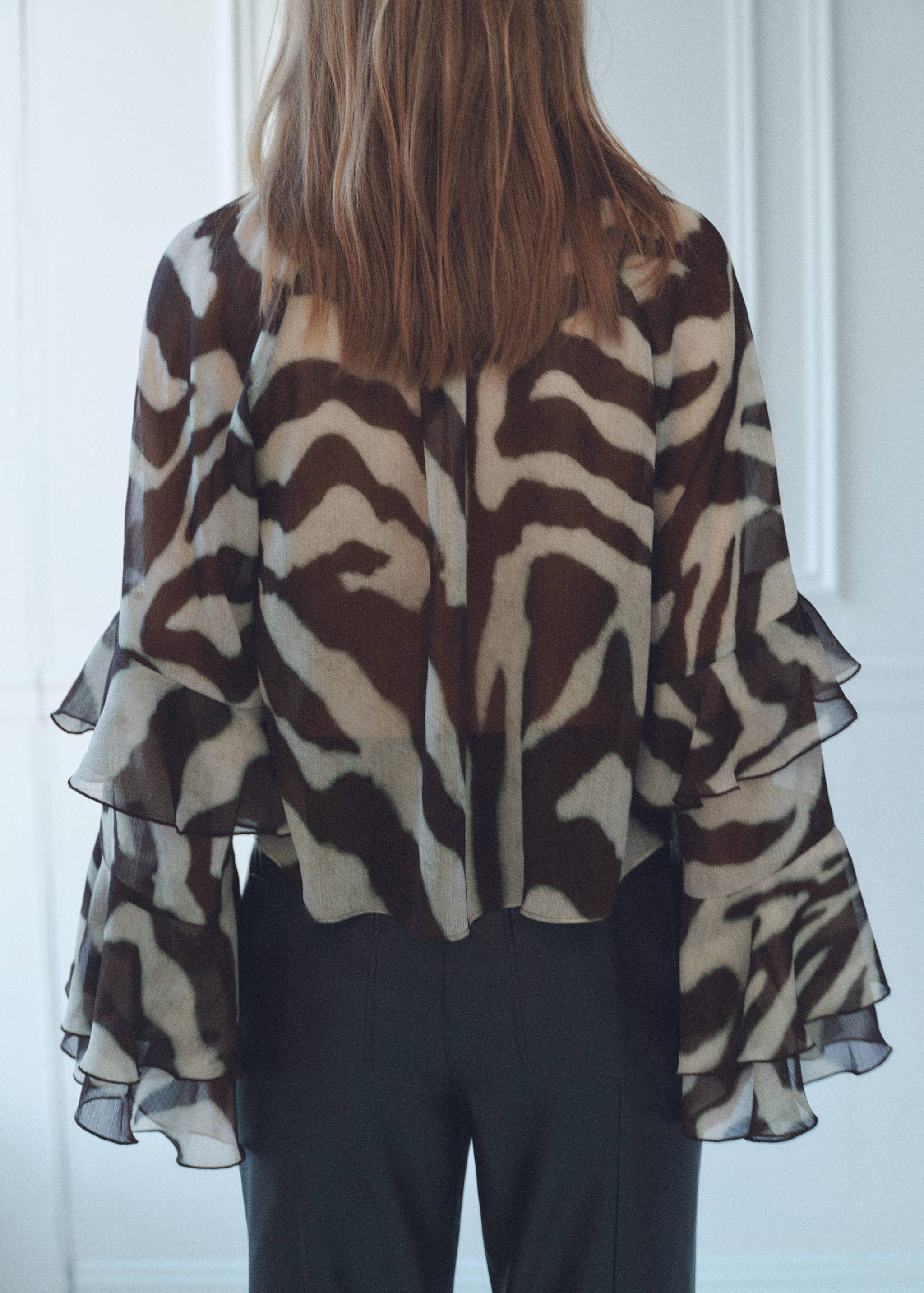 Printed blouse with flared sleeves - Reverse of the article