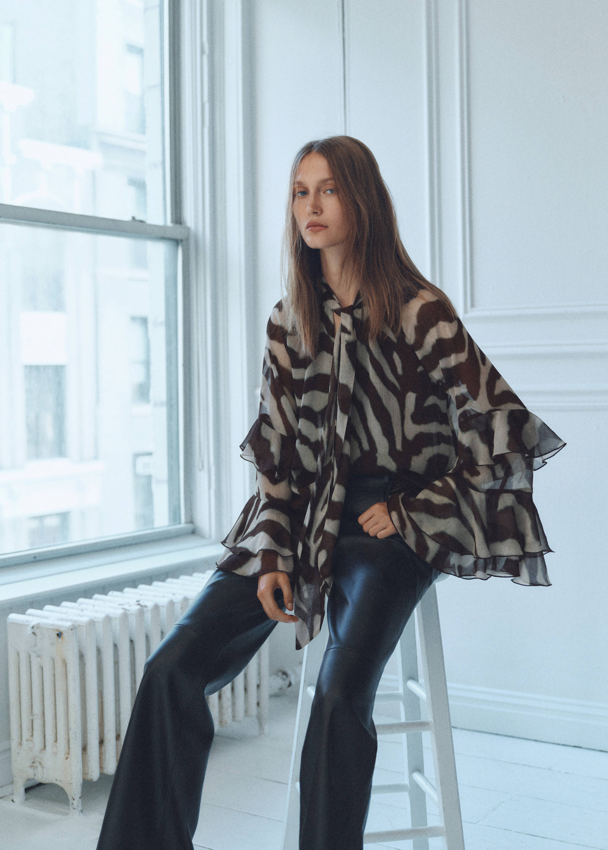 Printed blouse with flared sleeves - Details of the article 2