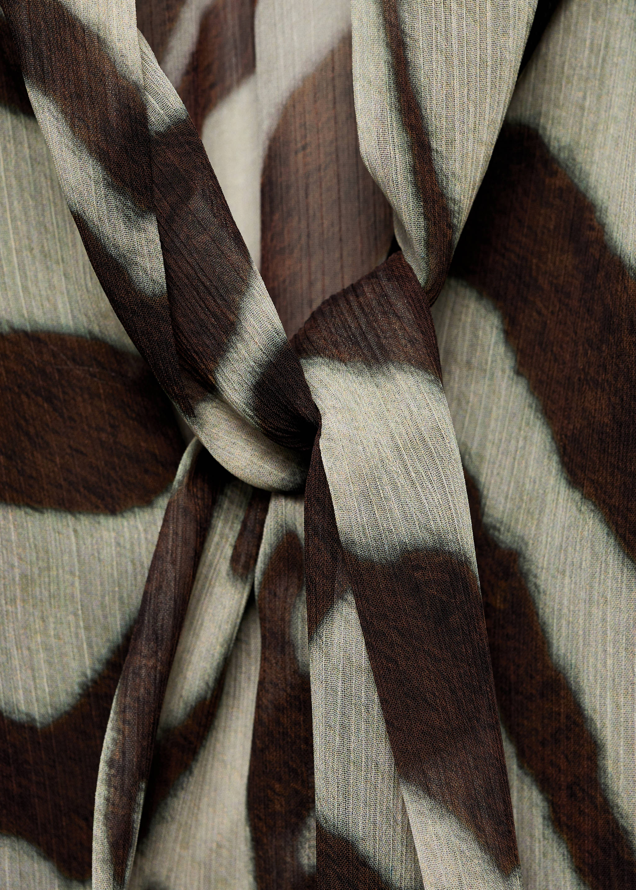 Printed blouse with flared sleeves - Details of the article 8