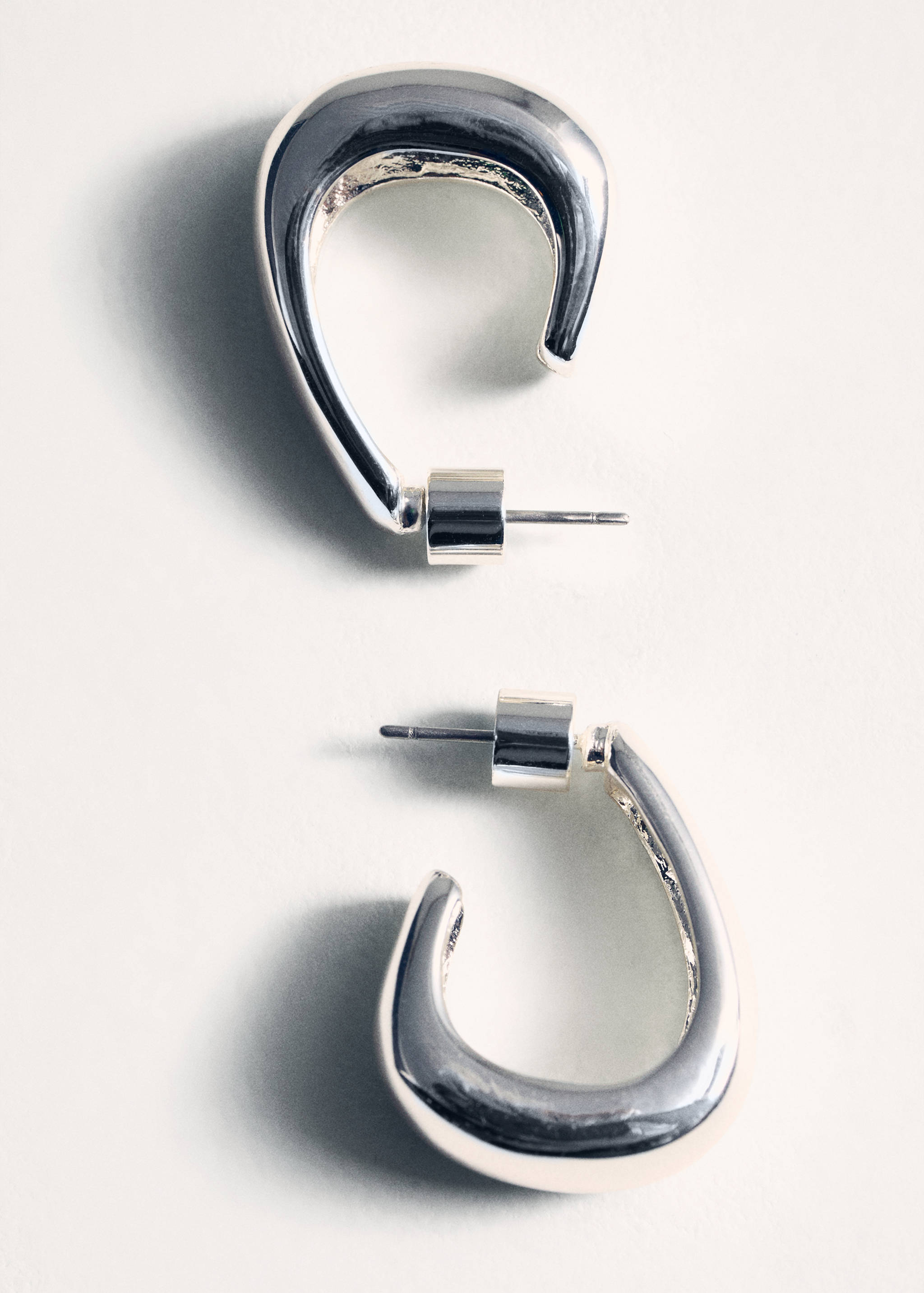 Twisted hoop earrings - Details of the article 5