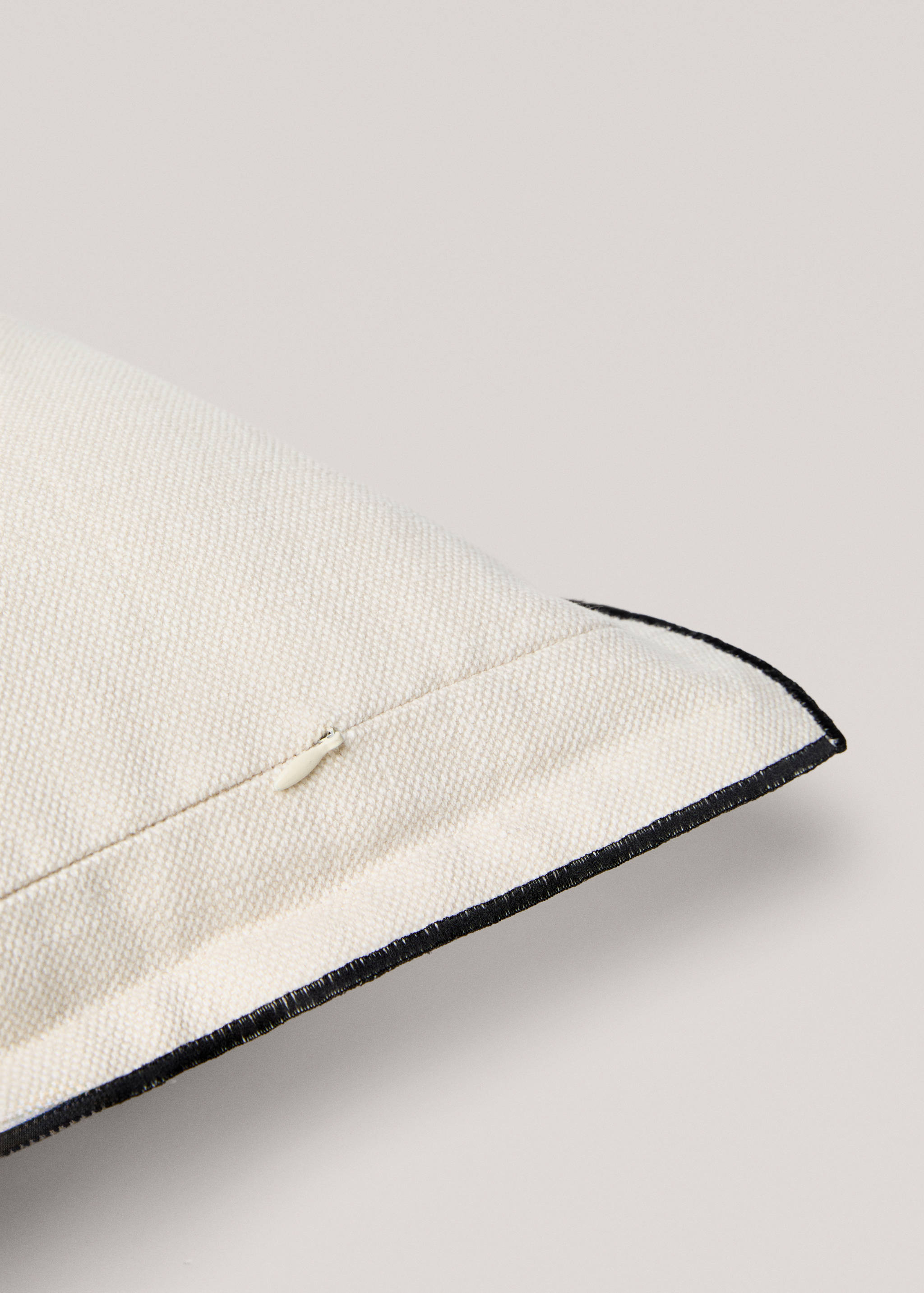 Cotton linen cushion cover with overlock flap 40x60cm - Details of the article 2