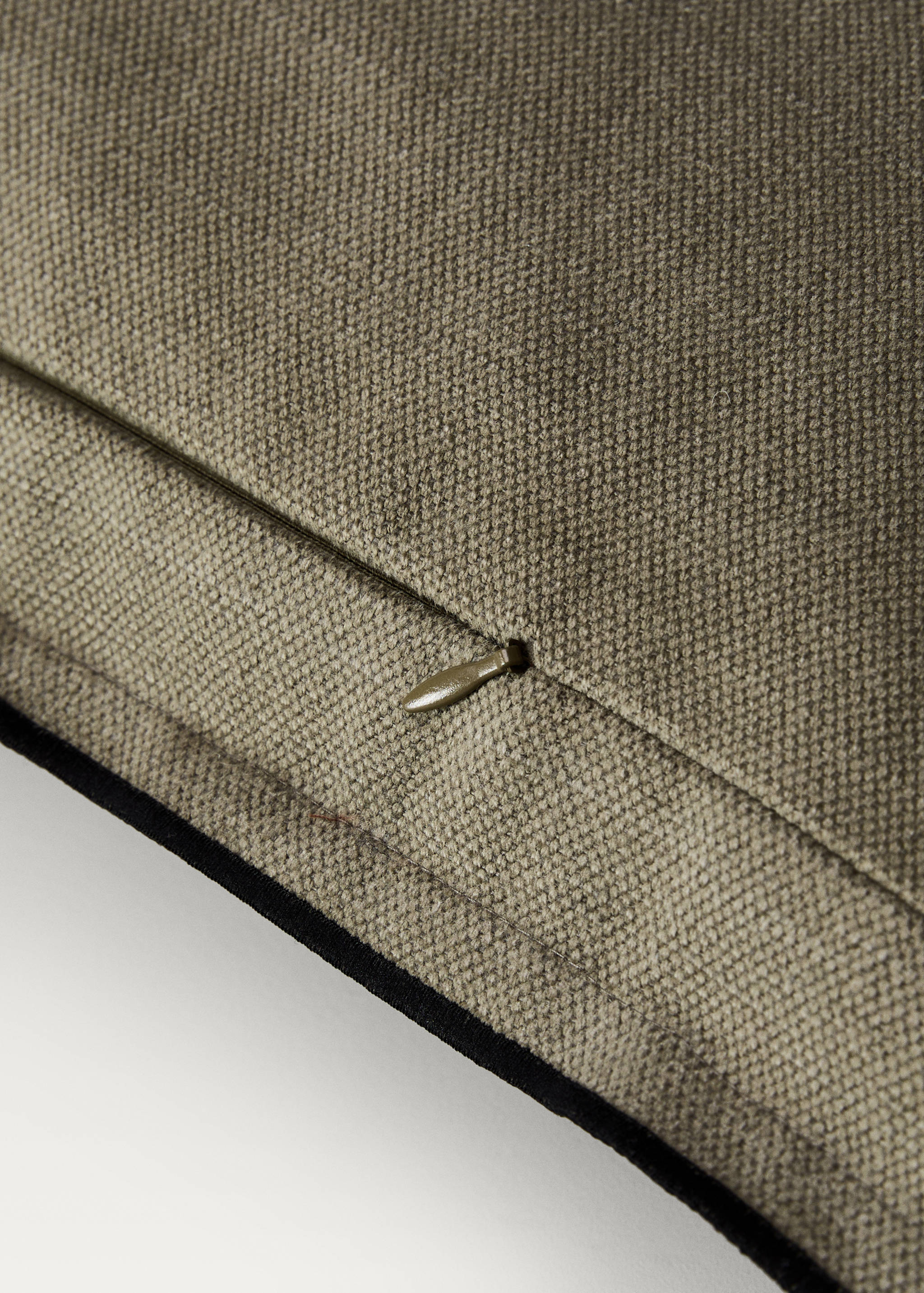 Cotton linen cushion cover with overlock flap 40x60cm - Details of the article 3
