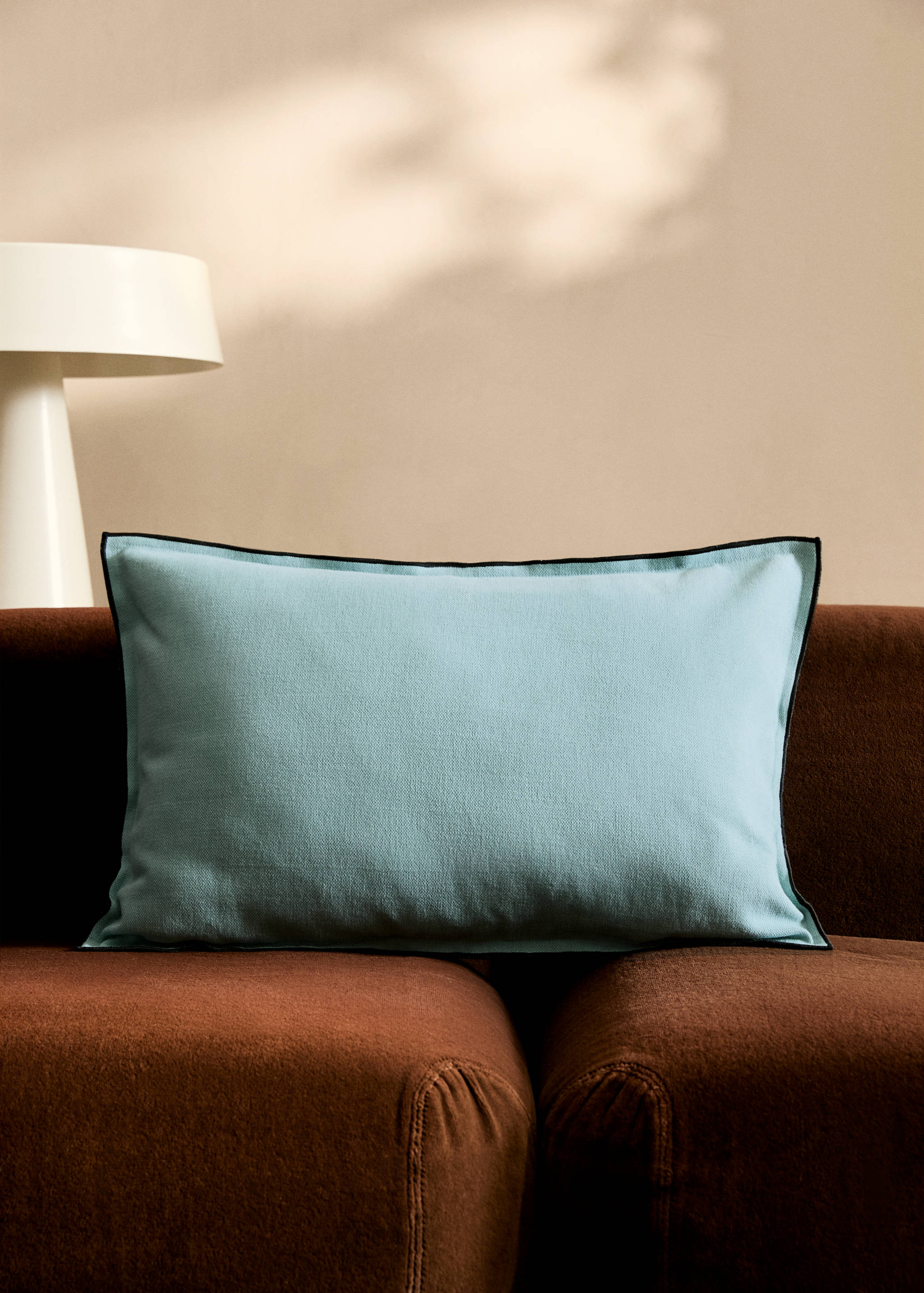 Cotton linen cushion cover with overlock flap 40x60cm - General plane