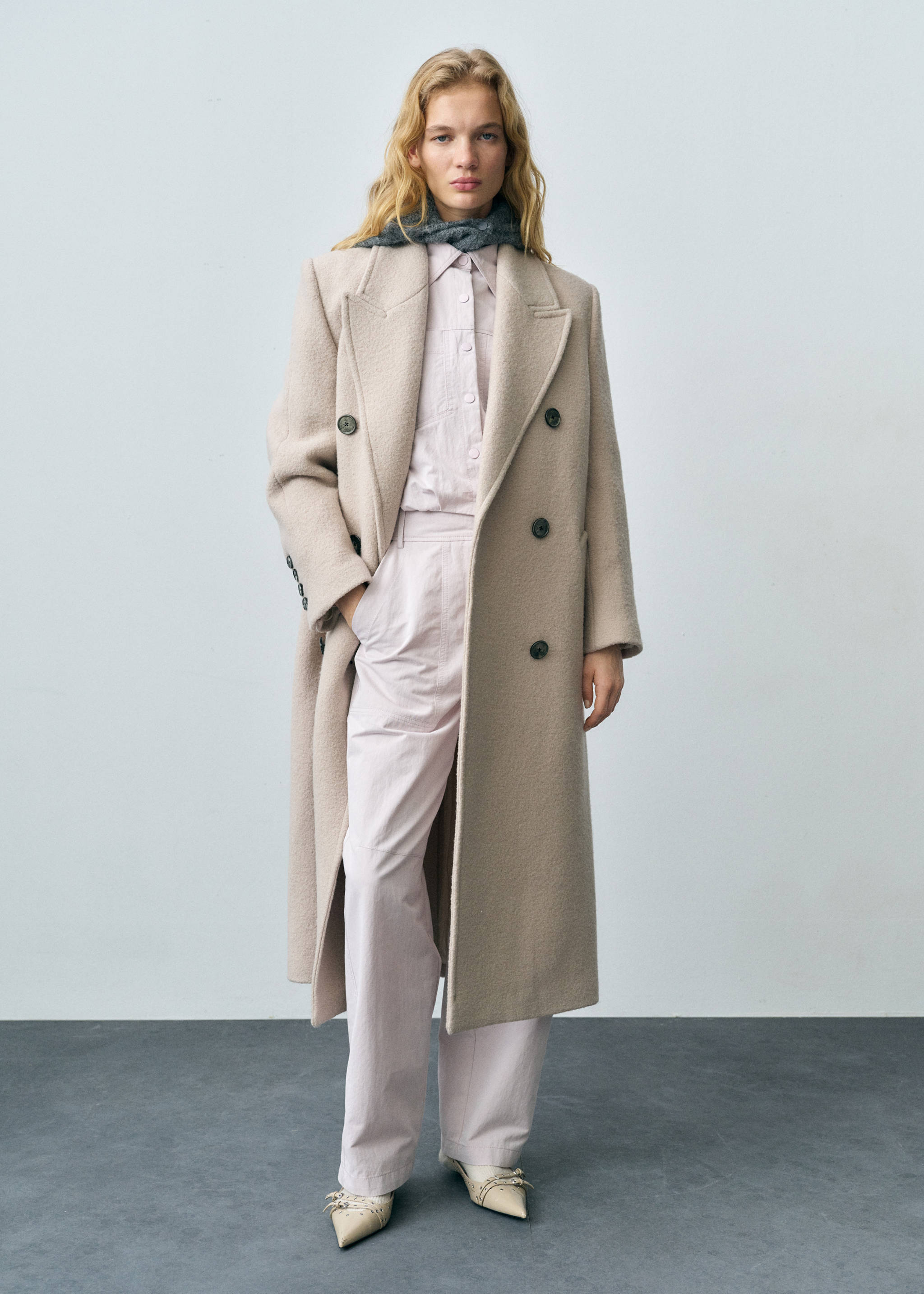 Wide leg pants with decorative seams - General plane