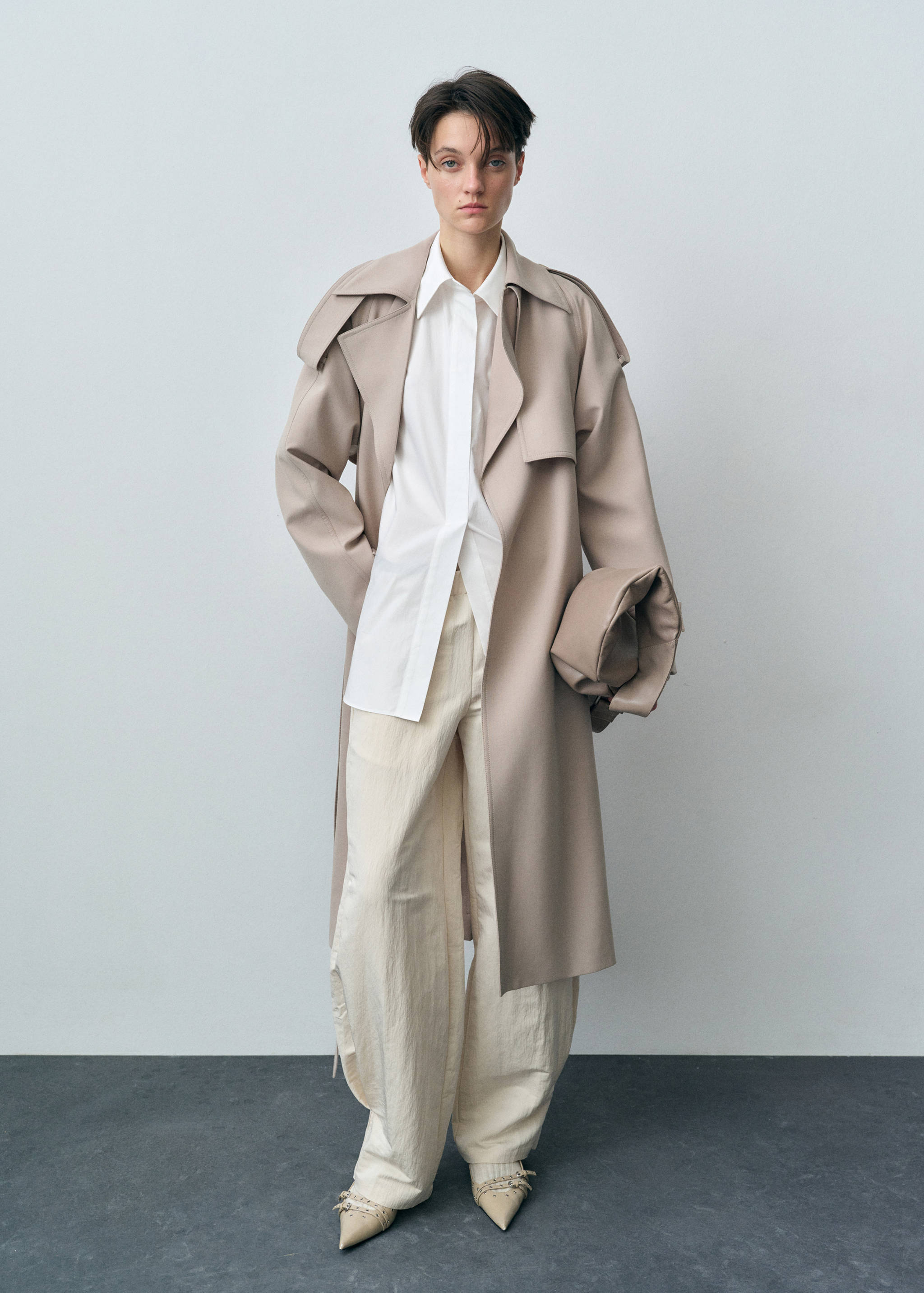 Pleated jogger pants - General plane