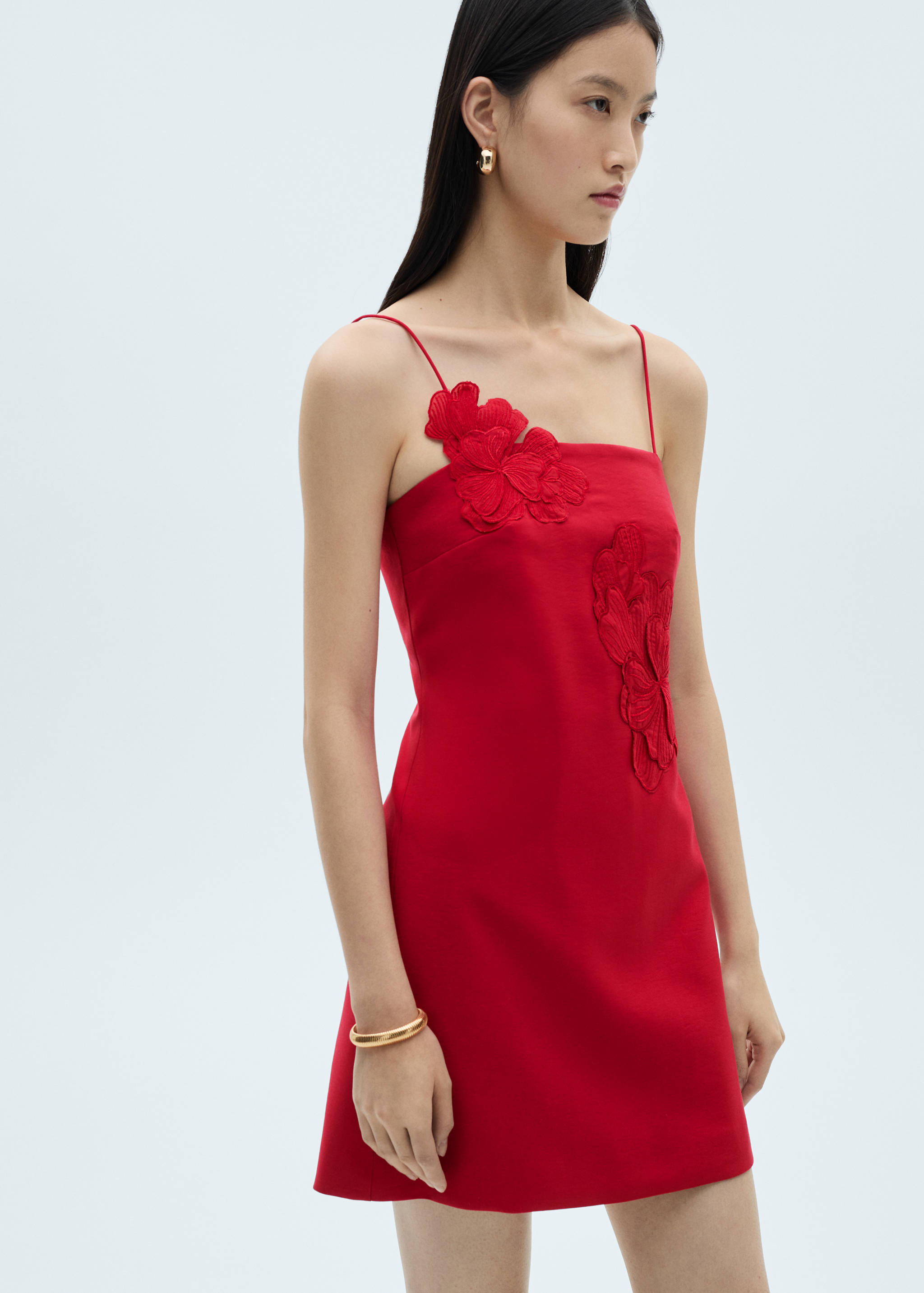 Short dress with floral detail - Medium plane