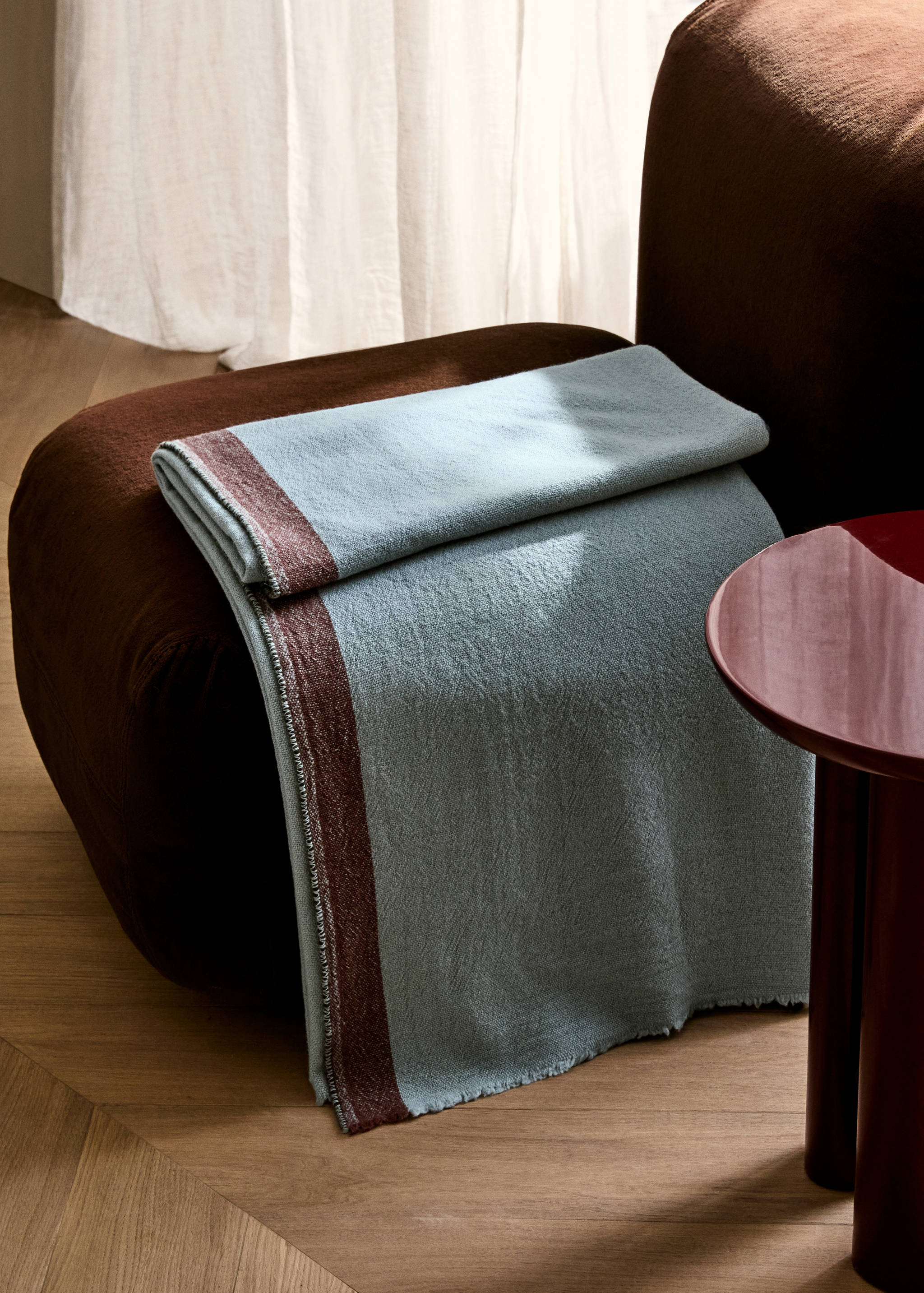 100% wool blanket with contrasting stripes - General plane