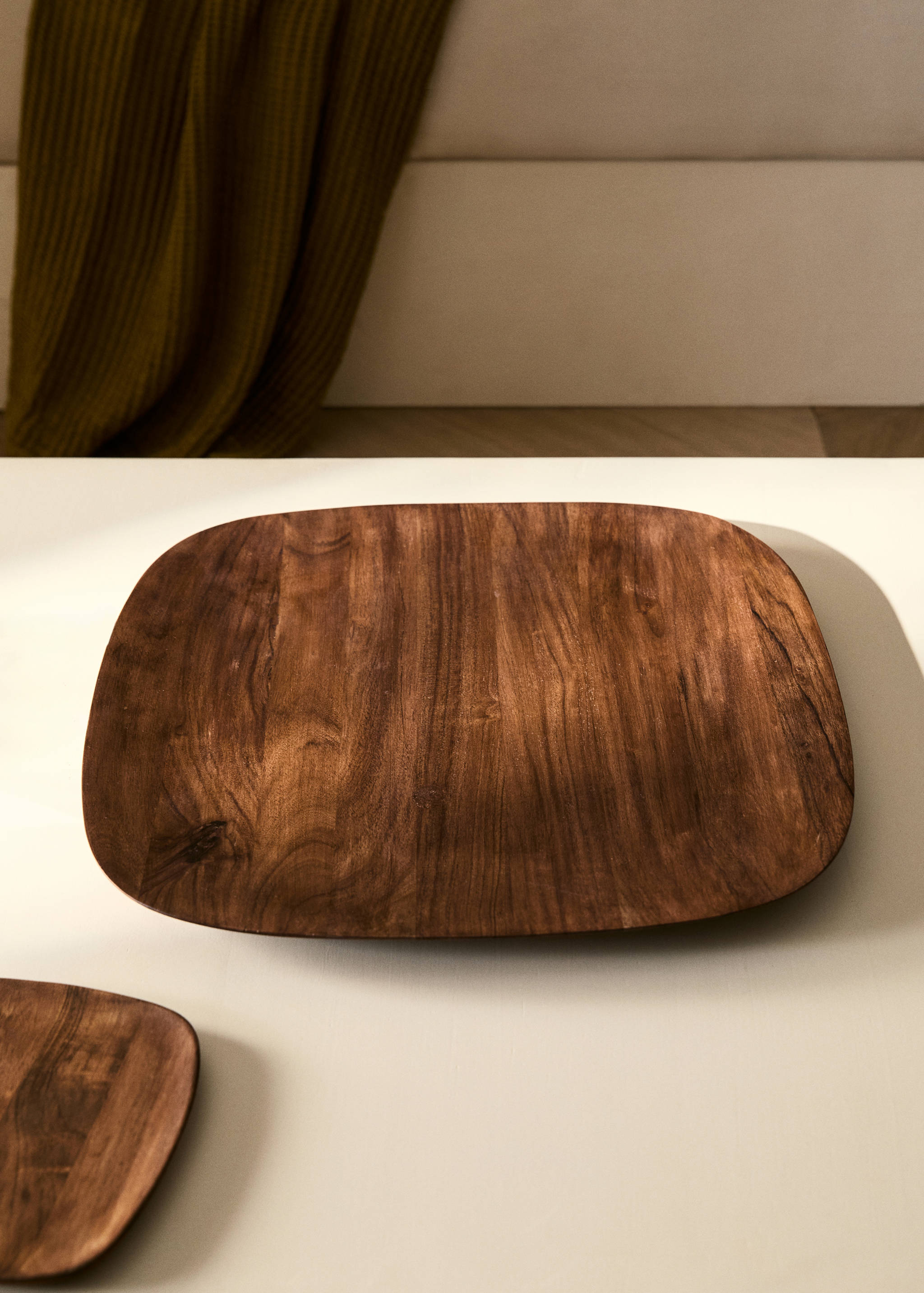 Stort firkantet dekorativt trebrett - Total bildeutsnitt