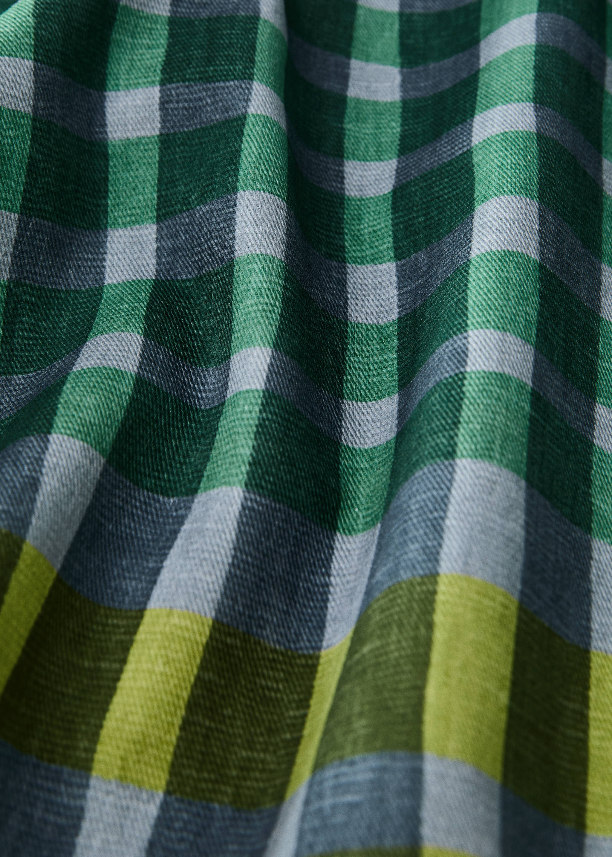 Multi-coloured printed cotton tablecloth for 6 to 8 diners - Details of the article 2