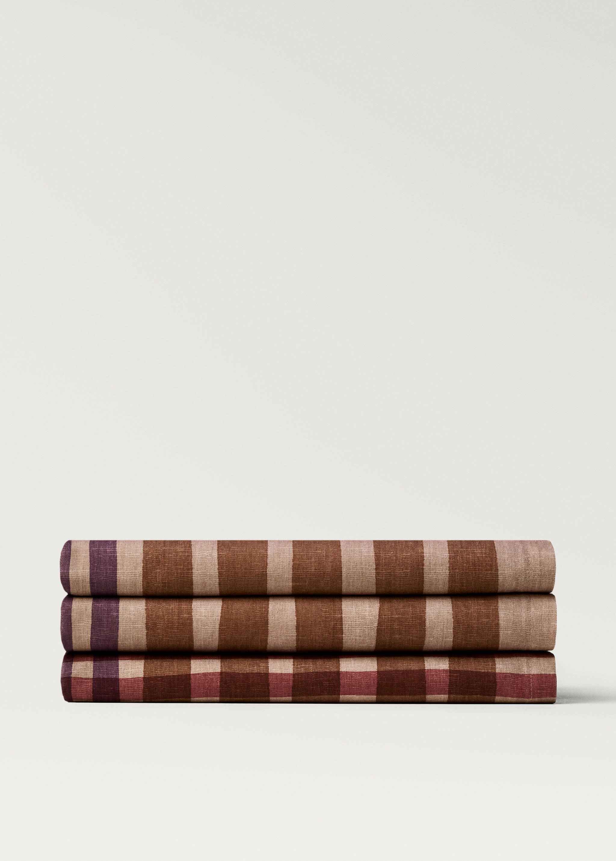 Multi-coloured printed cotton tablecloth for 6 to 8 diners - Article without model