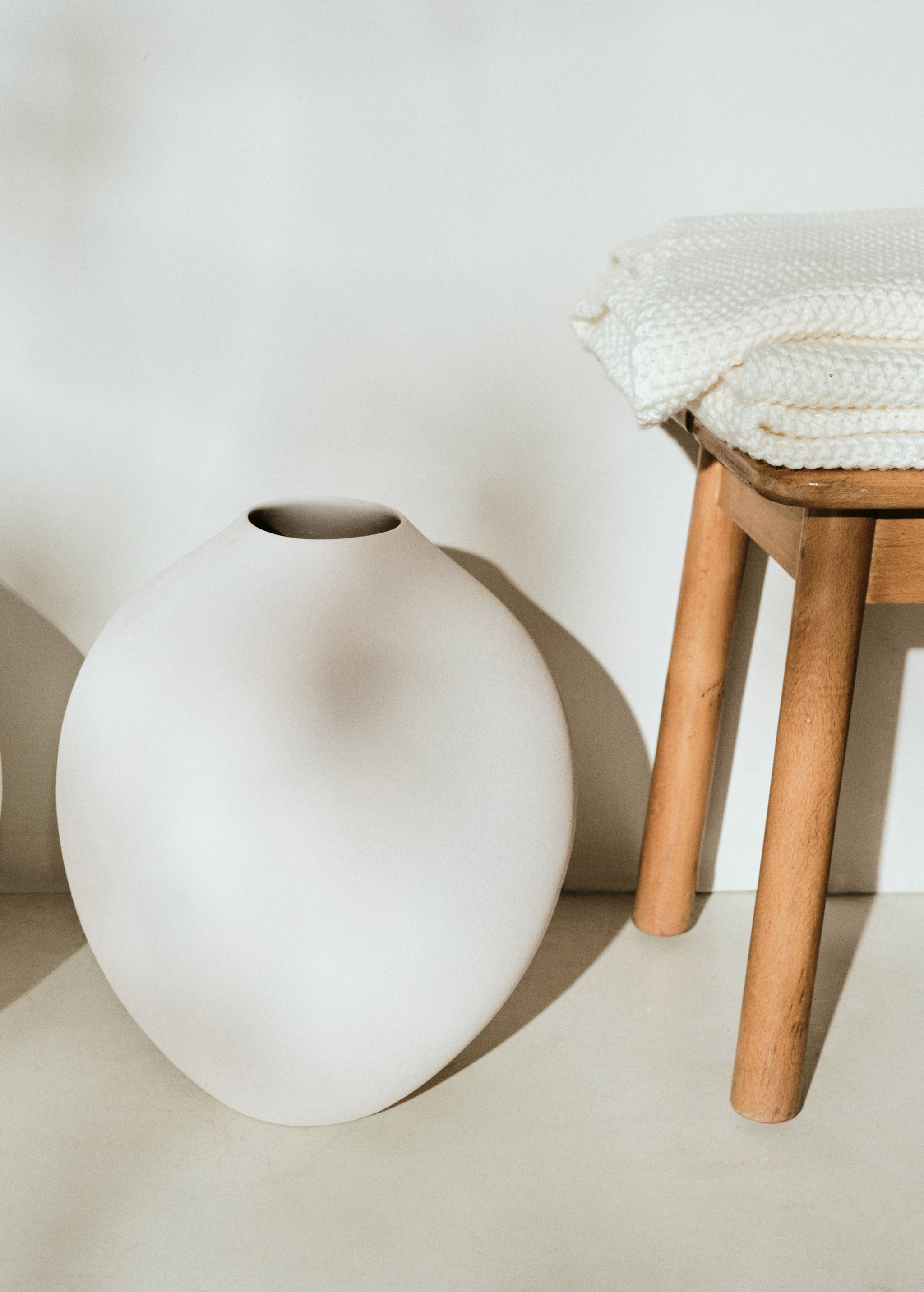 Large matte-finish earthenware vase - Details of the article 6