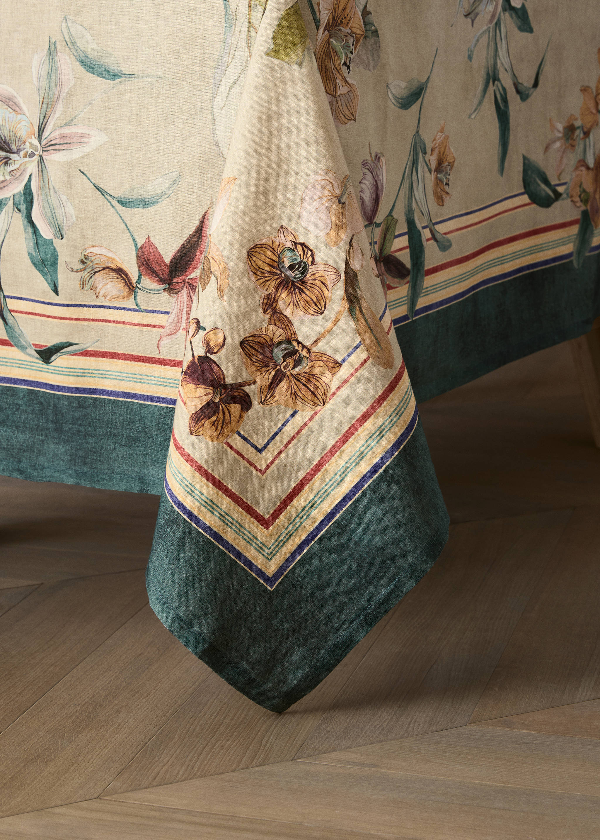 Cotton linen floral-print tablecloth for 6 to 8 diners - Details of the article 8