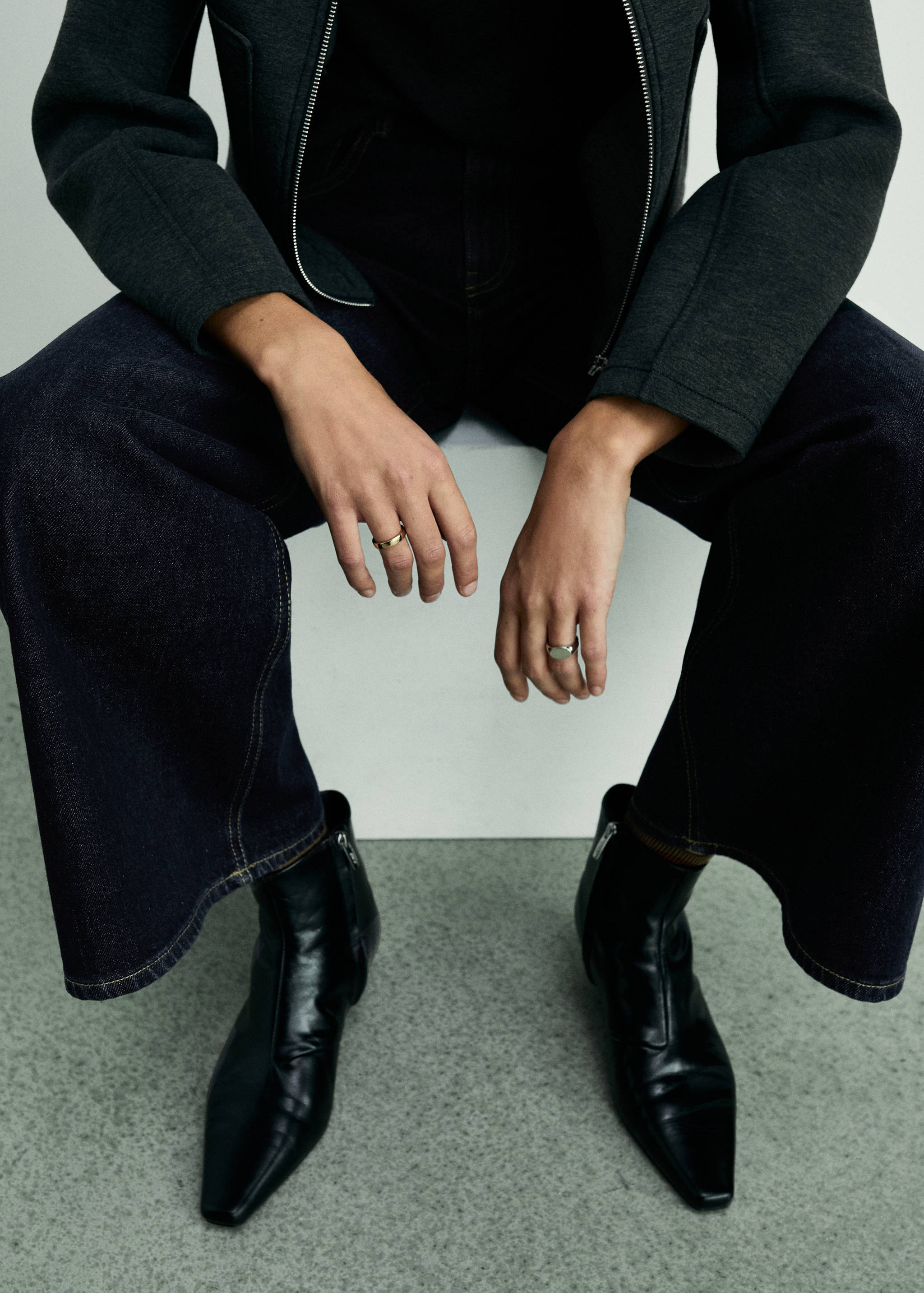 Low-rise rinse-wash wide leg jeans - Details of the article 3