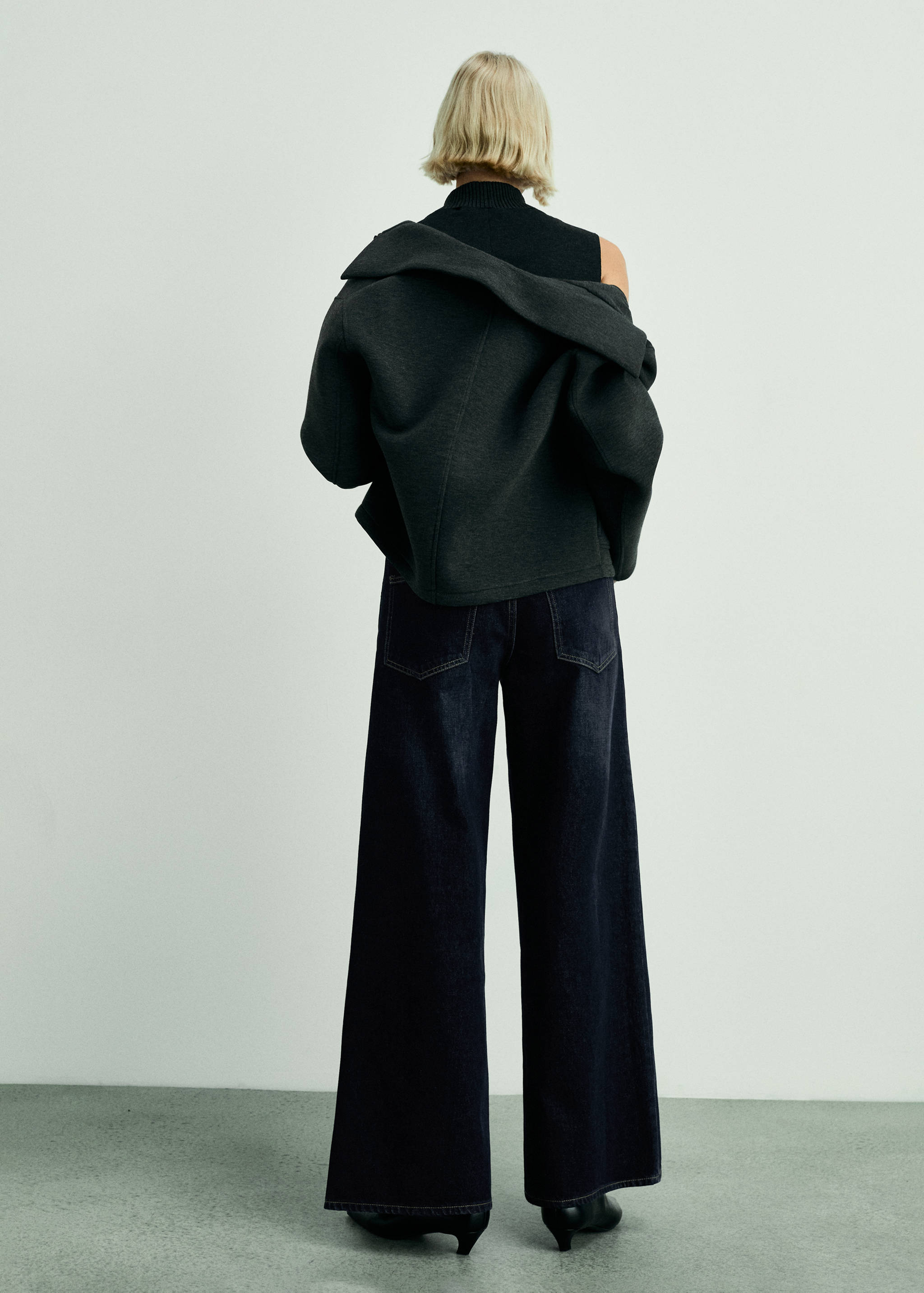 Low-rise rinse-wash wide leg jeans - Reverse of the article
