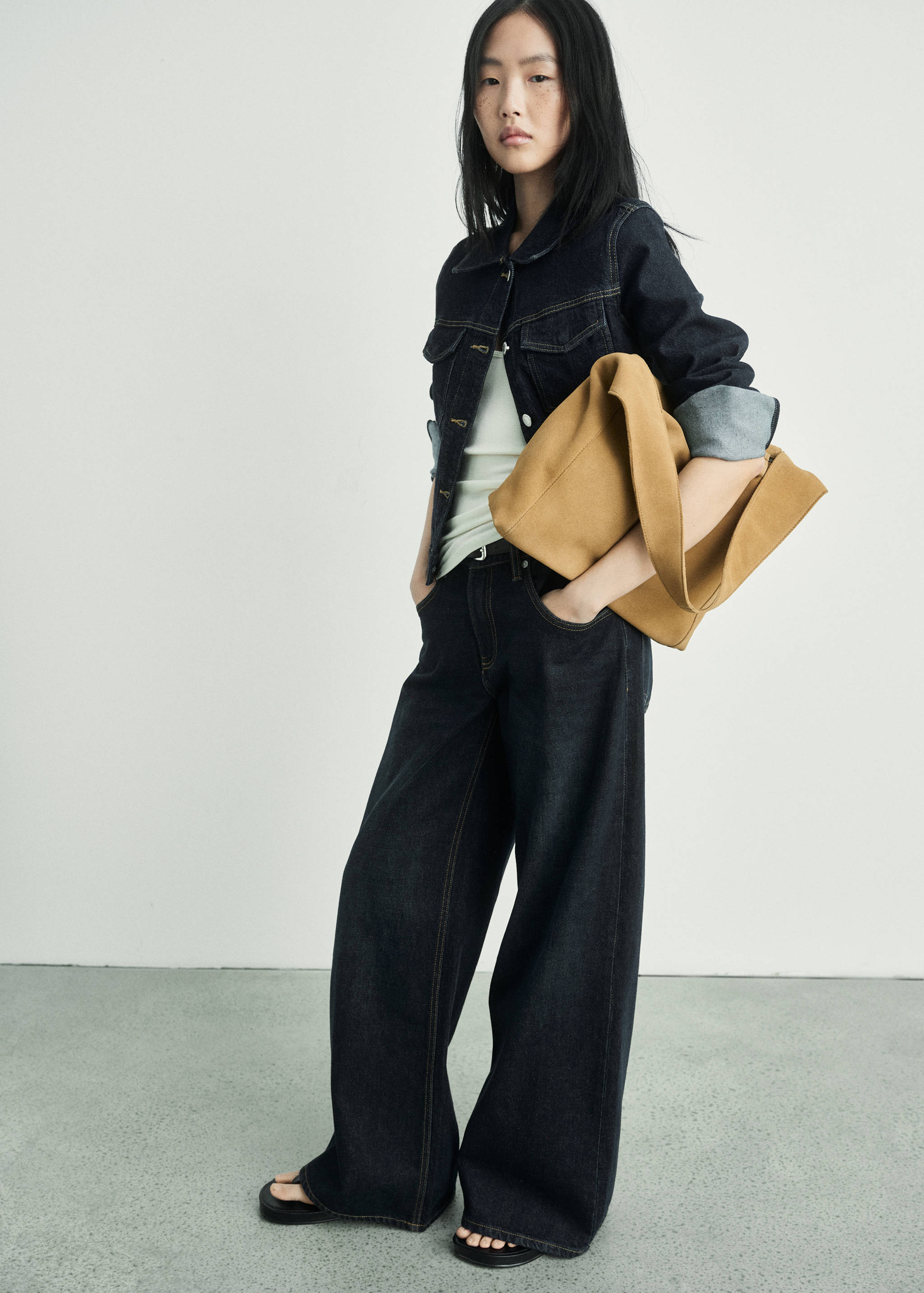 Low-rise rinse-wash wide leg jeans - Details of the article 7
