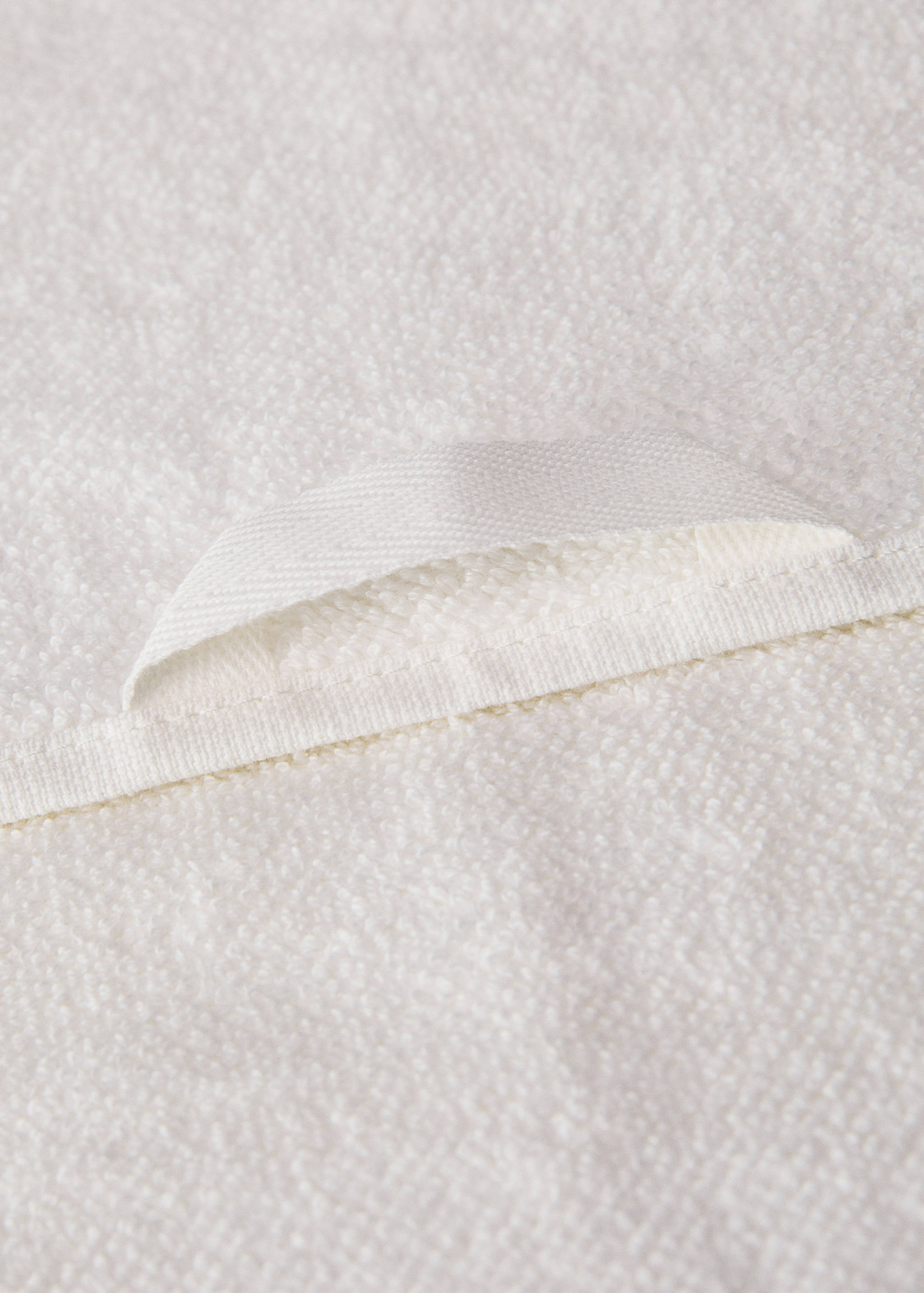 Bath towel with waffle trim and fringe - Details of the article 1